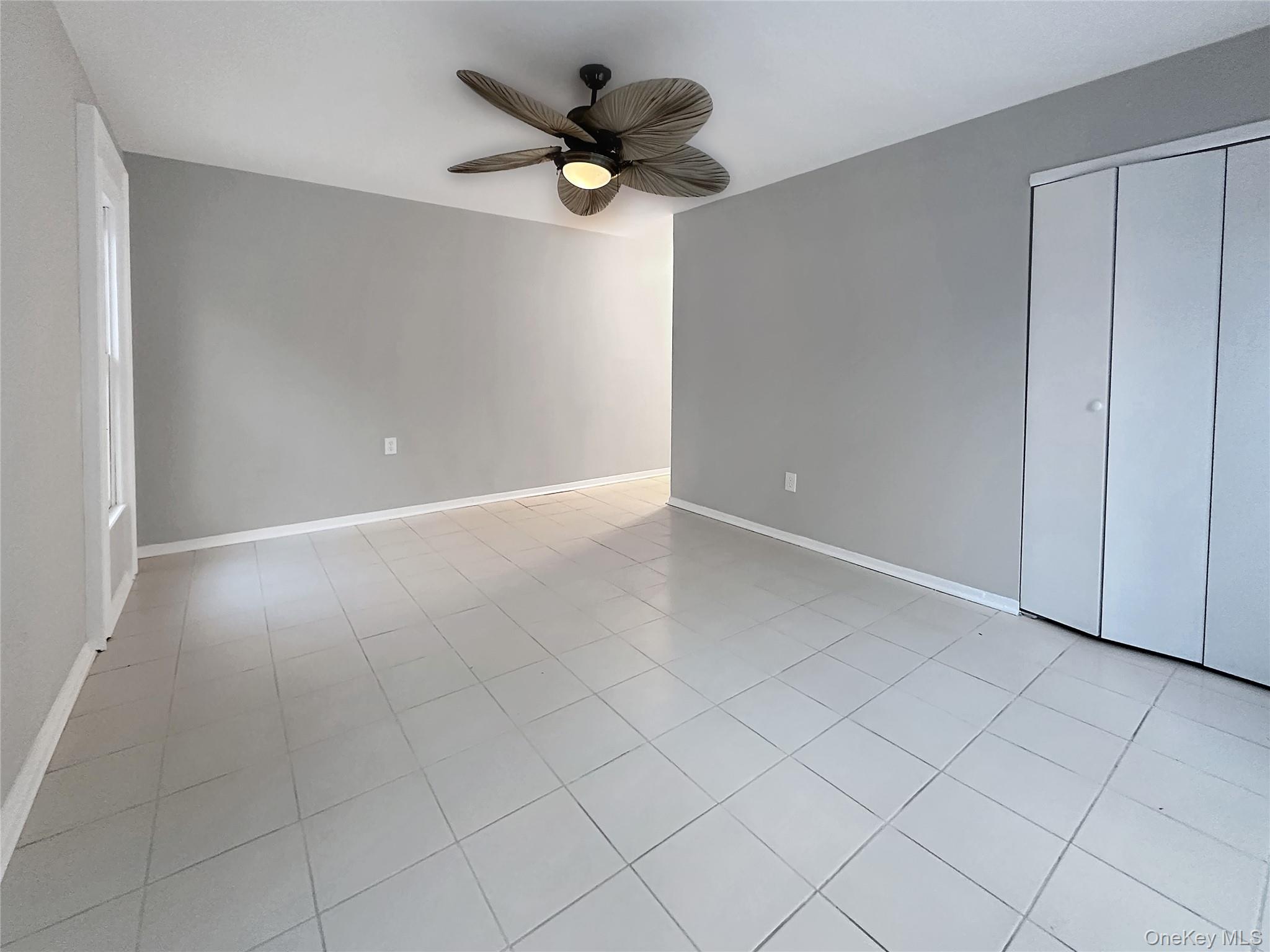 7 Carnaby Avenue, Coram, NY 11727