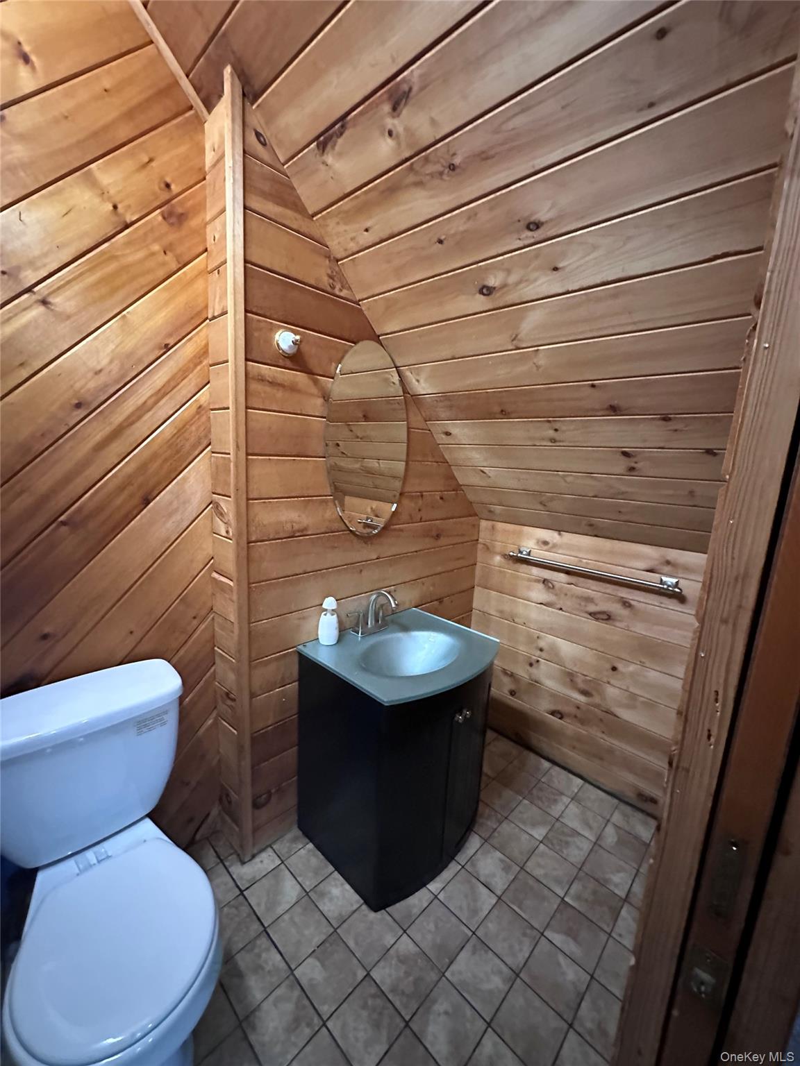 7 Carnaby Avenue, Coram, NY 11727