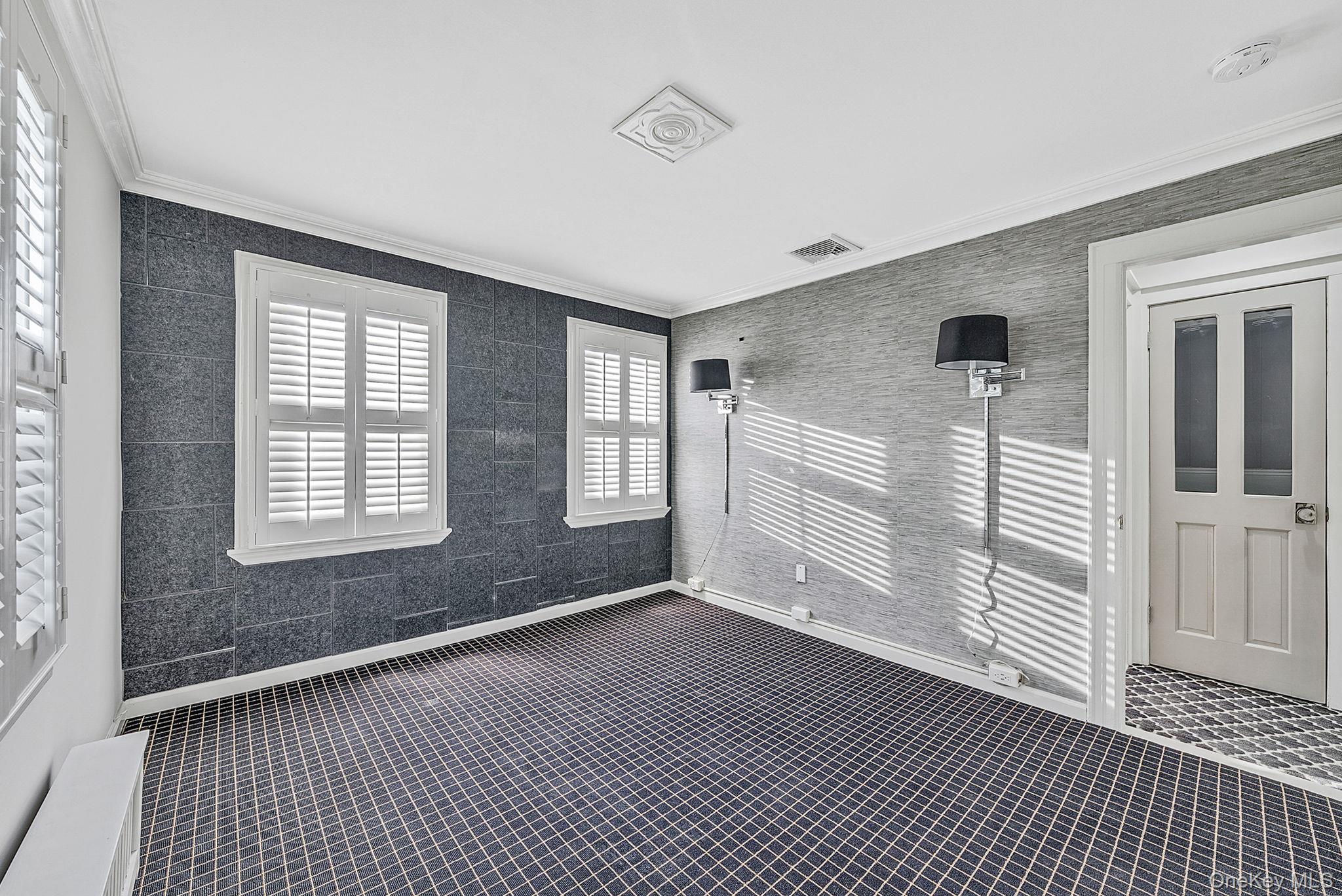 32 Everett, Lynbrook, NY 11563