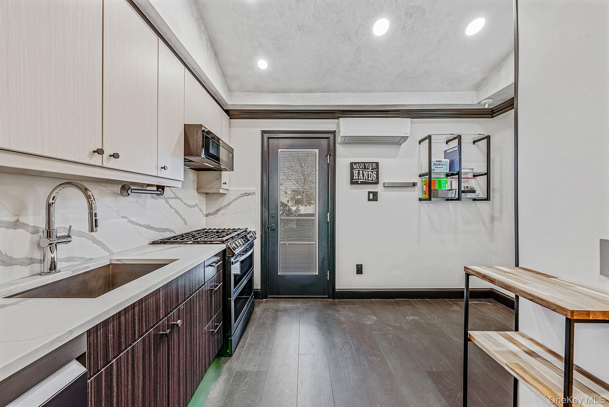 32 Everett, Lynbrook, NY 11563