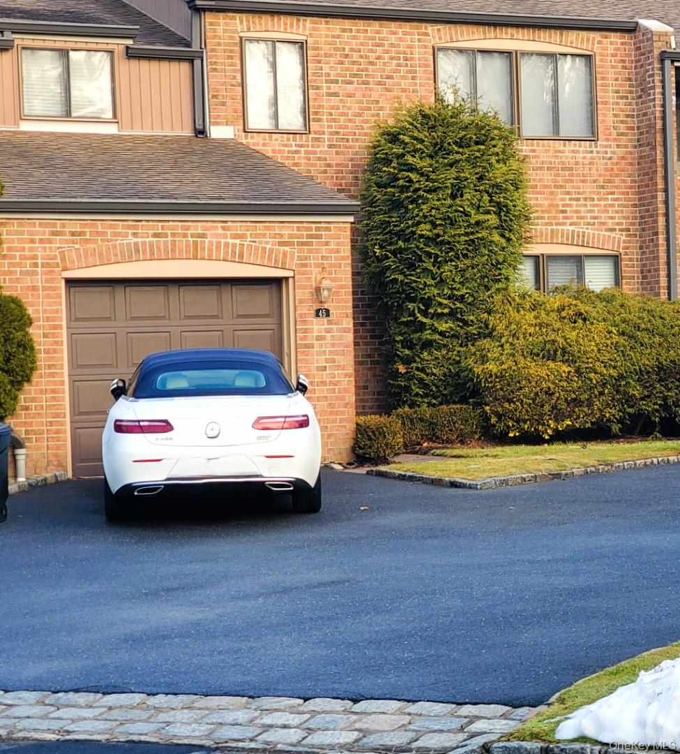 45 Windsor Gate # 45, North Hills, NY 11040