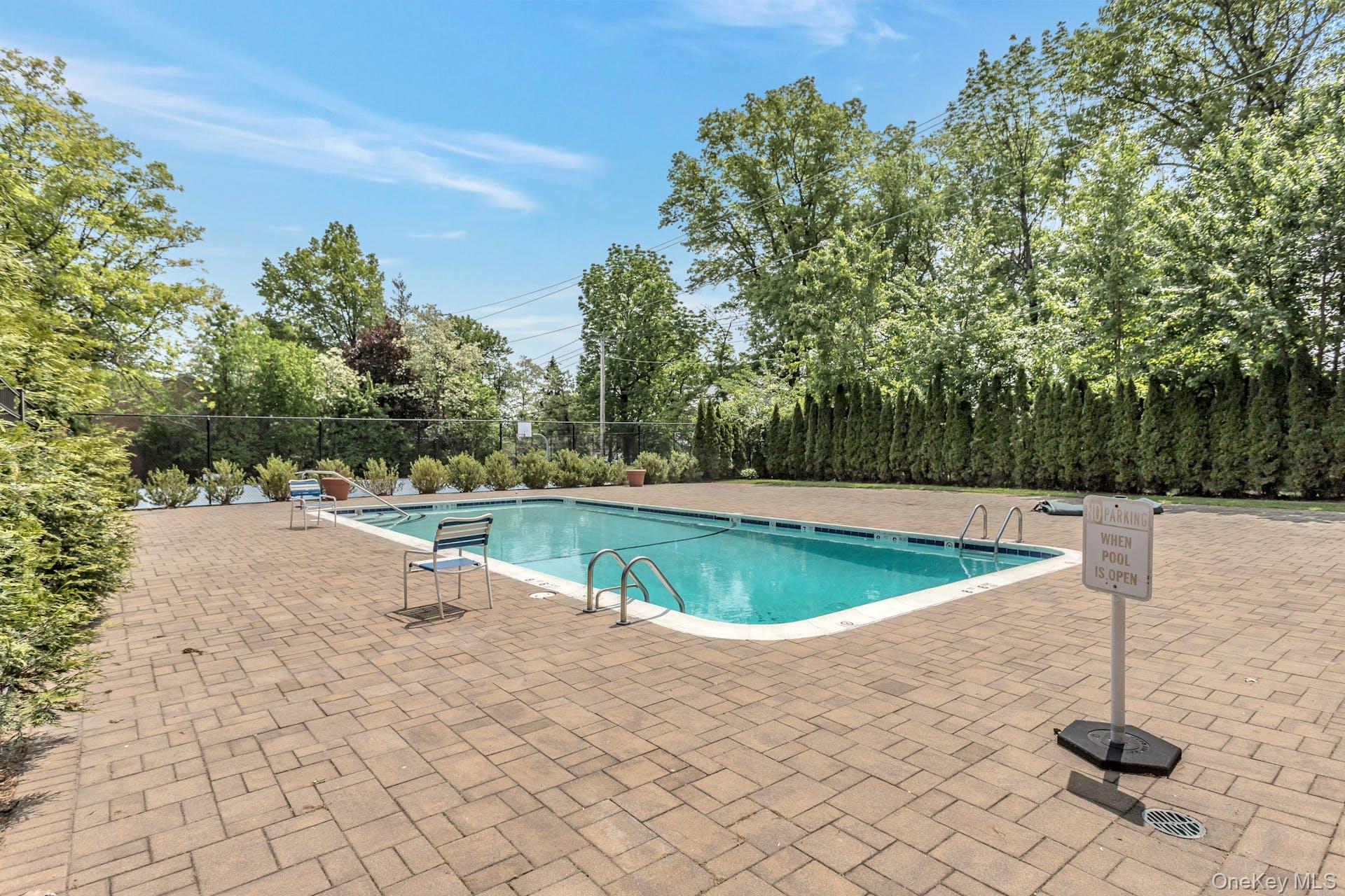 45 Windsor Gate # 45, North Hills, NY 11040