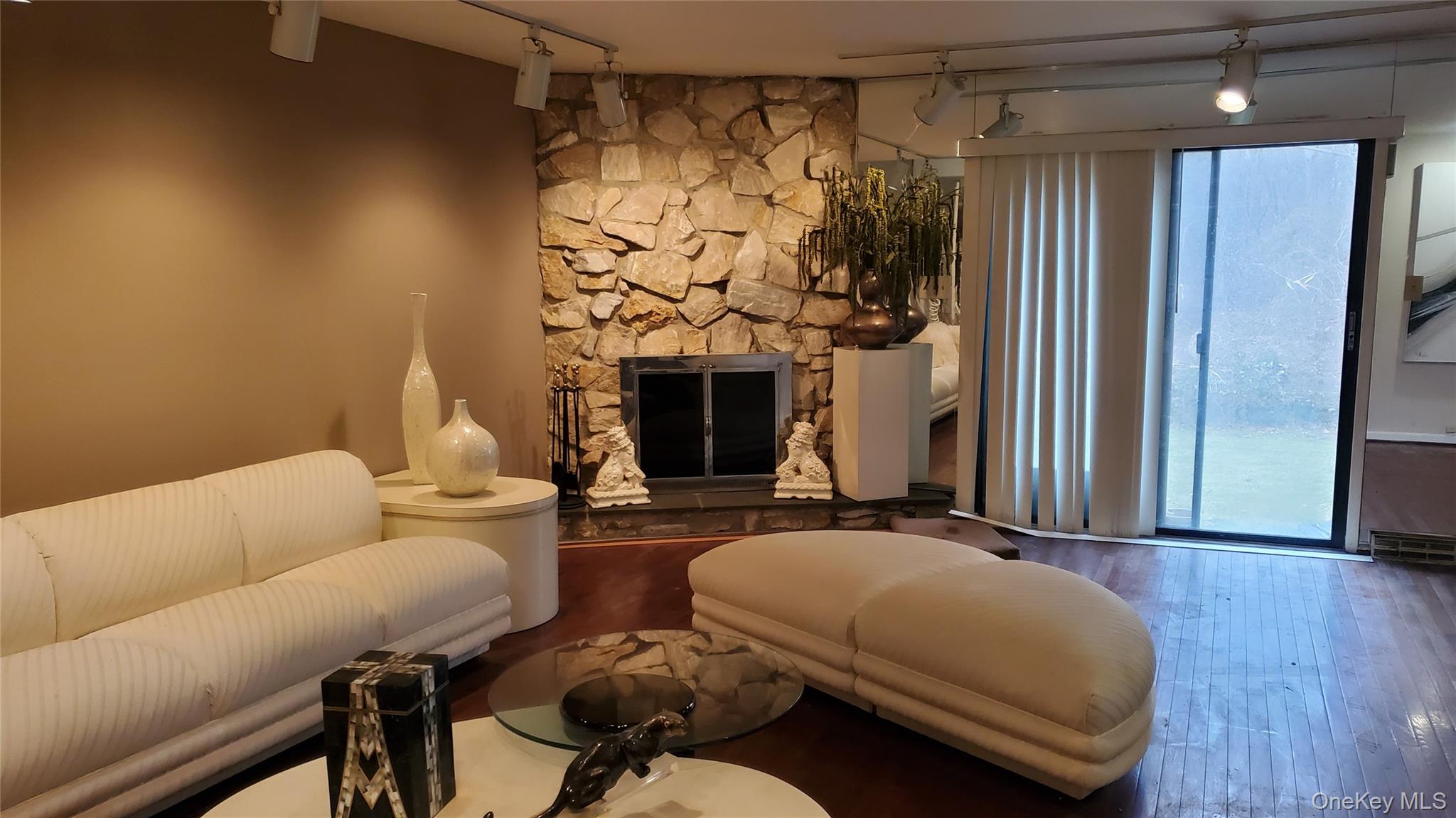 45 Windsor Gate # 45, North Hills, NY 11040