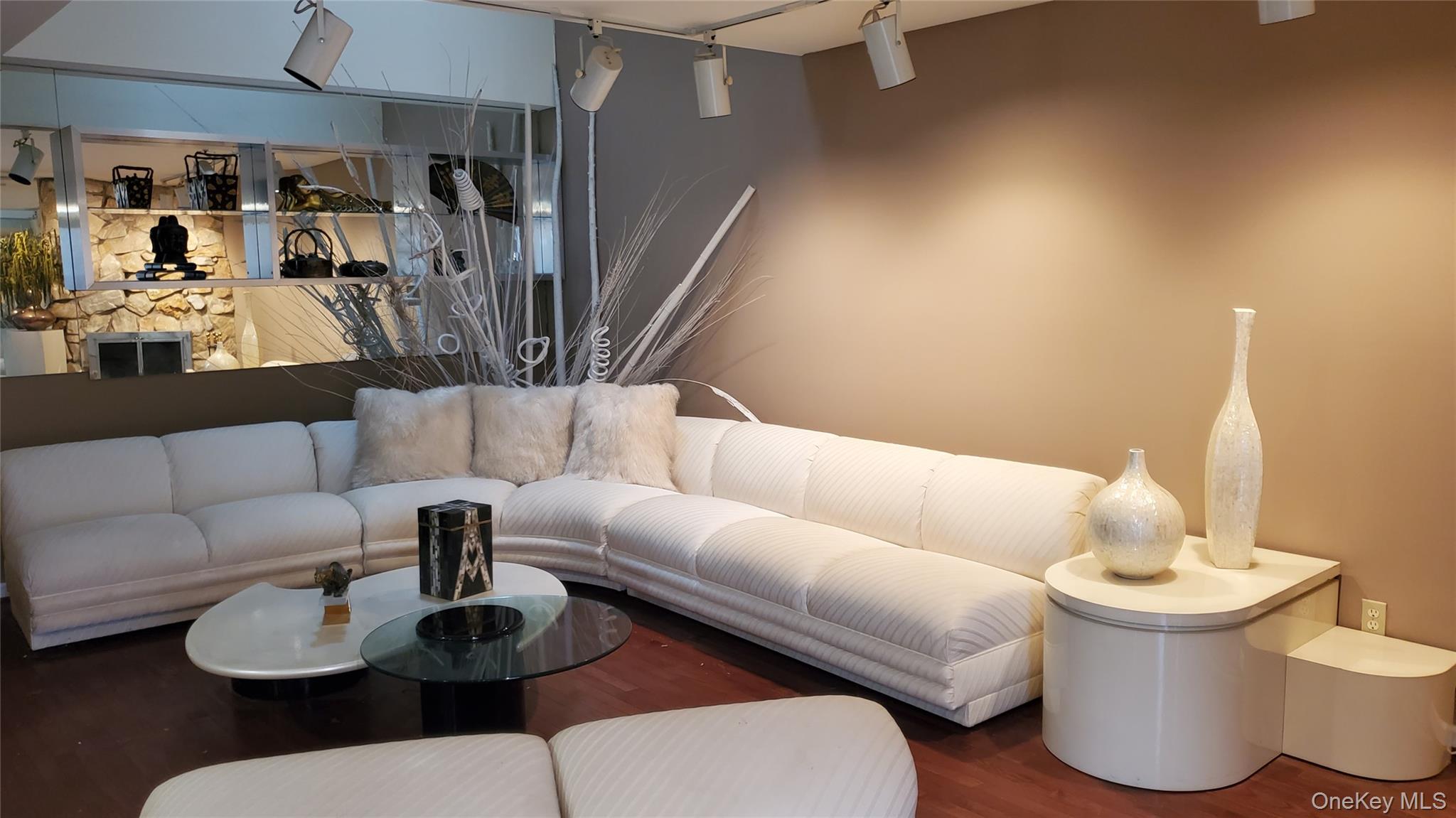 45 Windsor Gate # 45, North Hills, NY 11040