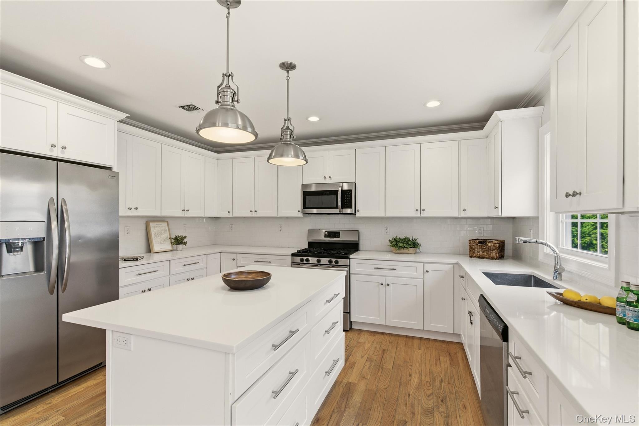 16 Soundview Road, Huntington, NY 11743