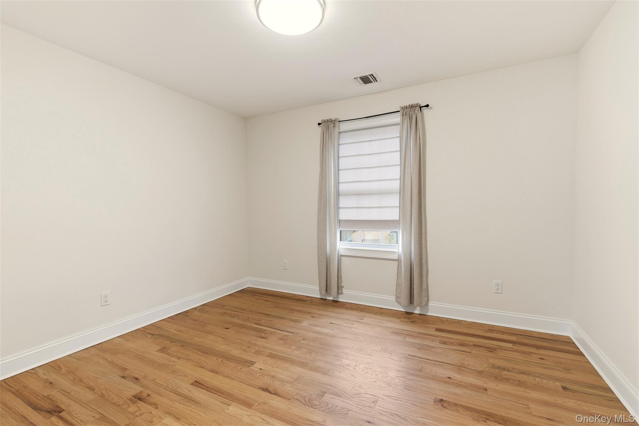 16 Soundview Road, Huntington, NY 11743