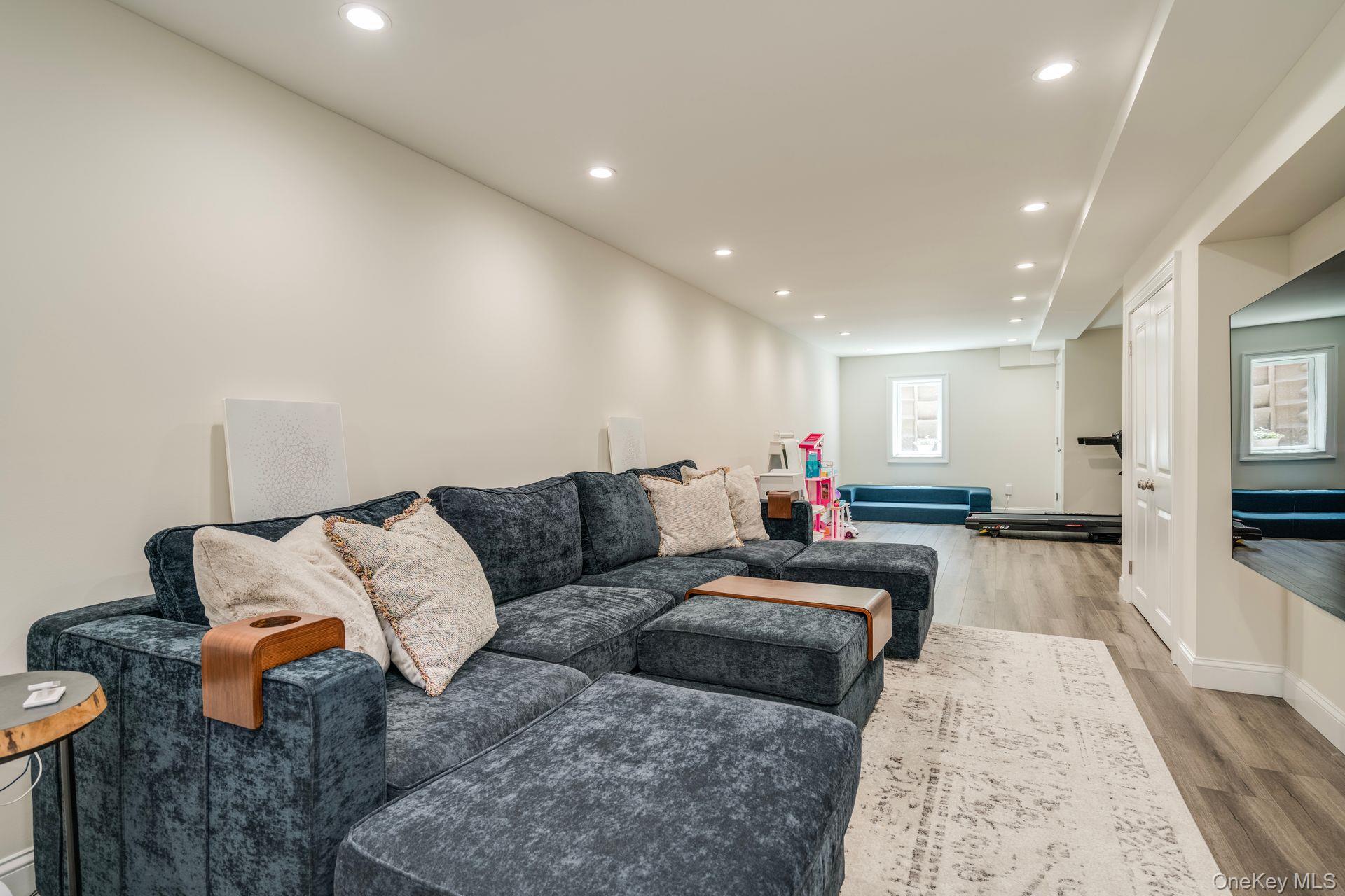 16 Soundview Road, Huntington, NY 11743