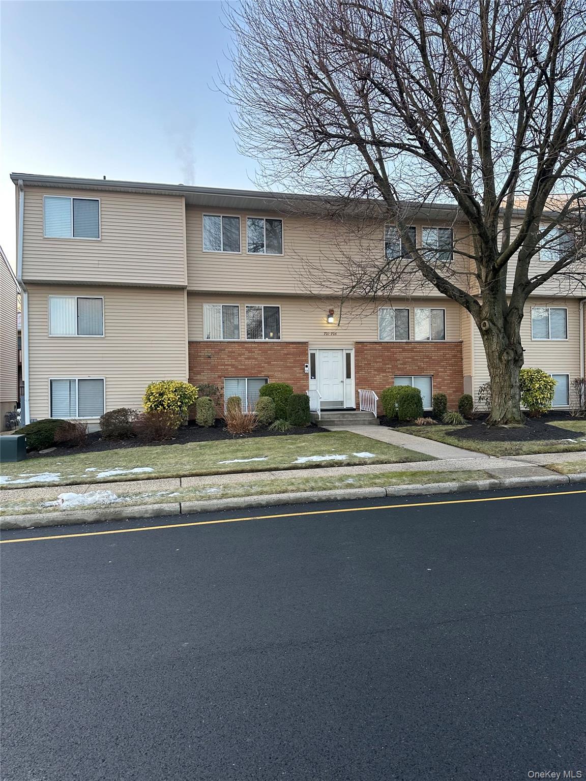 25 College Avenue # 701, Nanuet, NY 10954