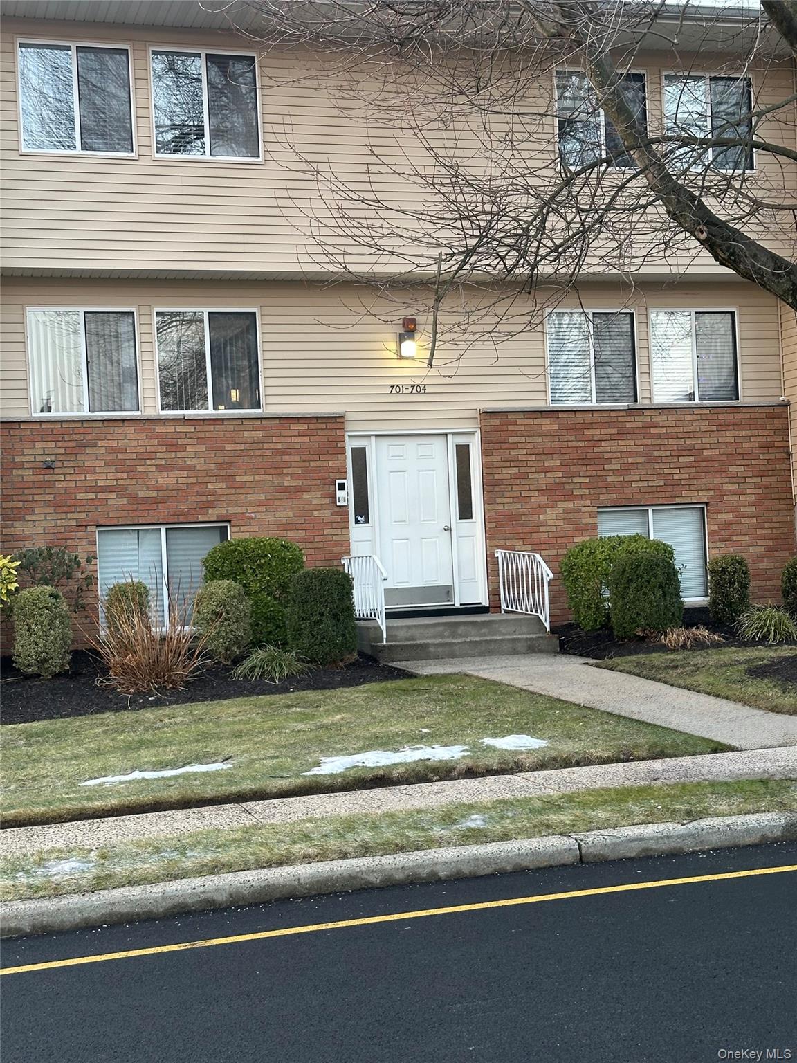 25 College Avenue # 701, Nanuet, NY 10954