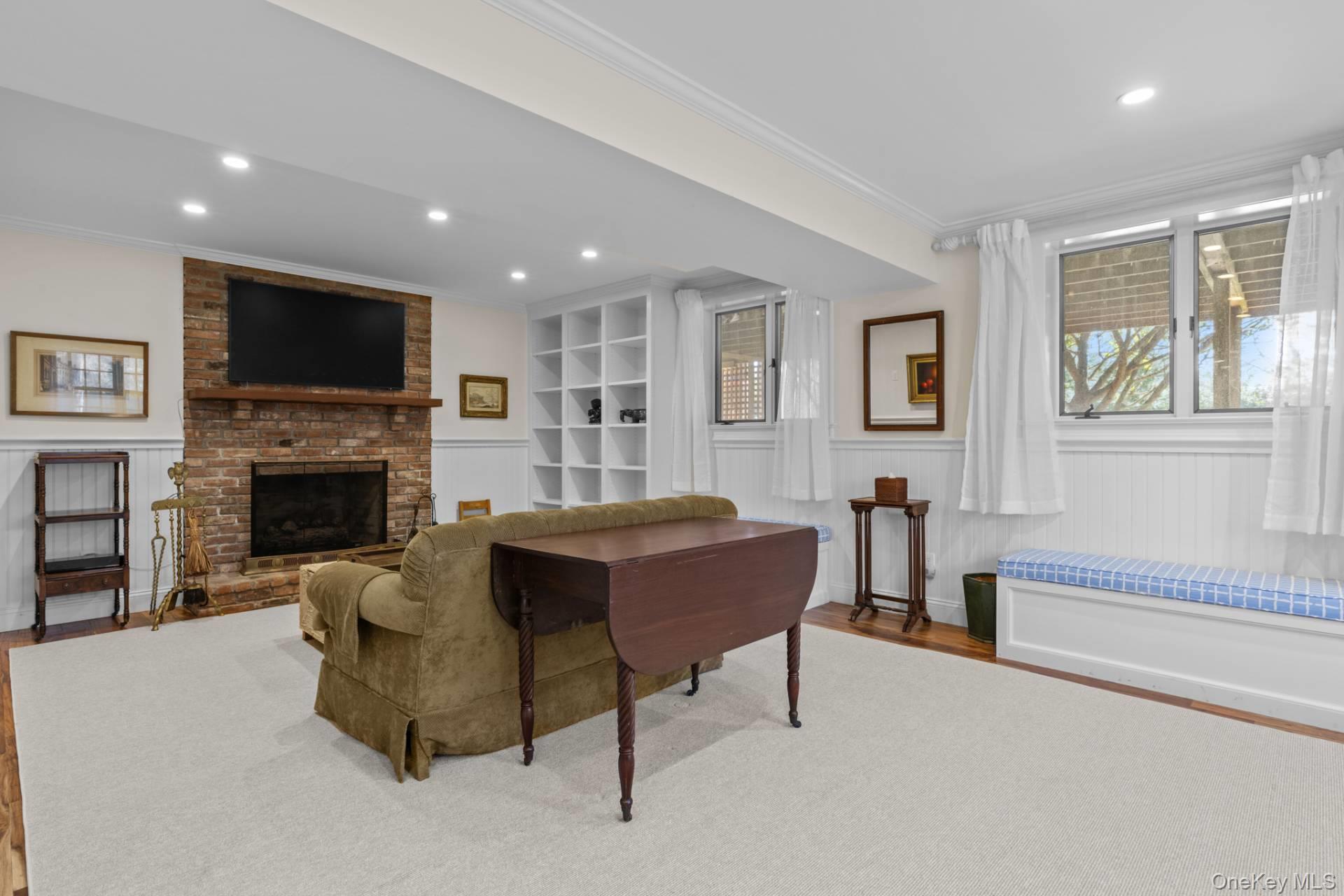 16 Tuckahoe Lane, Southampton, NY 11968