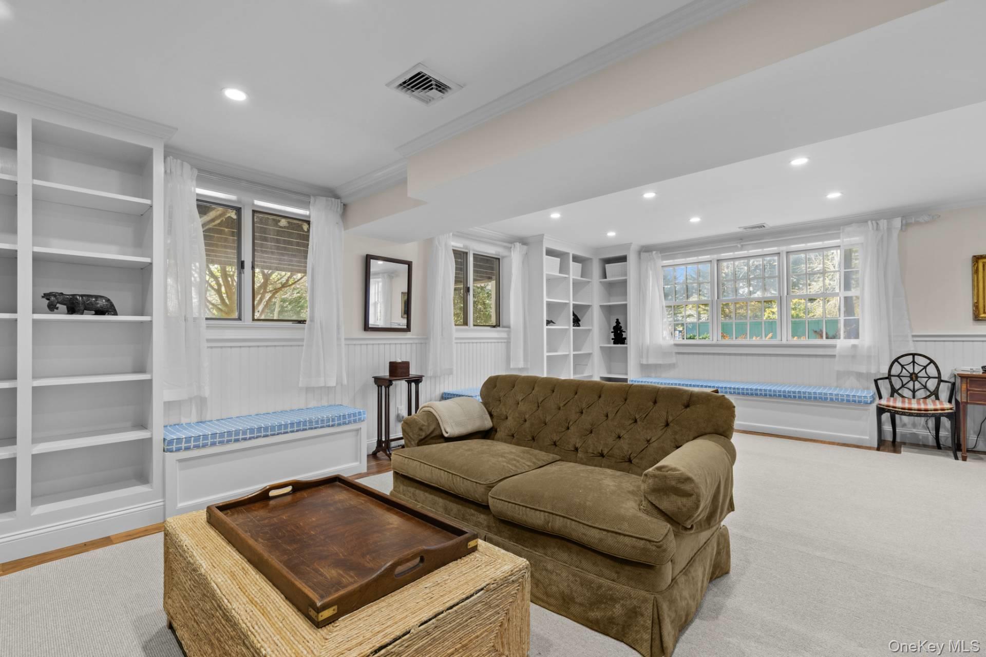 16 Tuckahoe Lane, Southampton, NY 11968