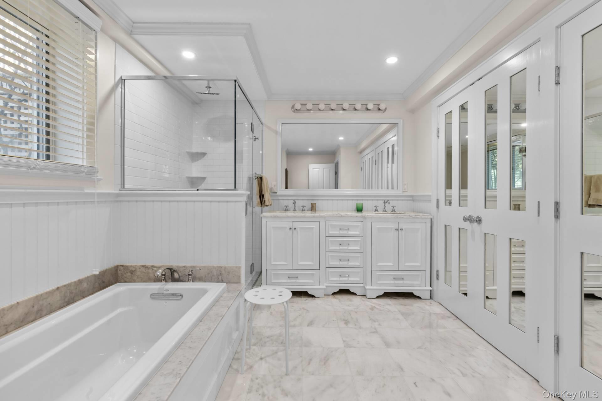 16 Tuckahoe Lane, Southampton, NY 11968