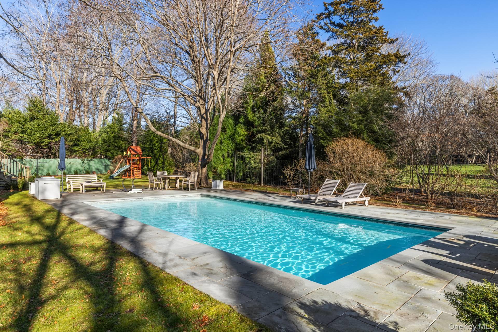 16 Tuckahoe Lane, Southampton, NY 11968