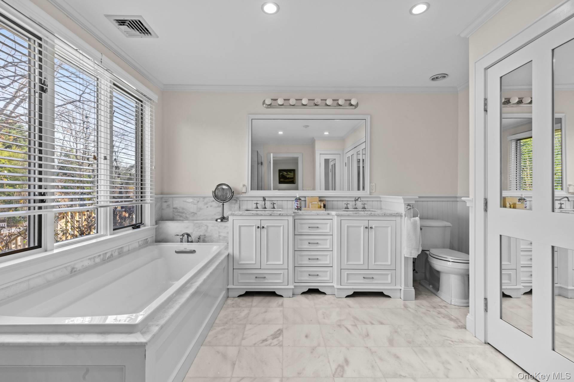 16 Tuckahoe Lane, Southampton, NY 11968