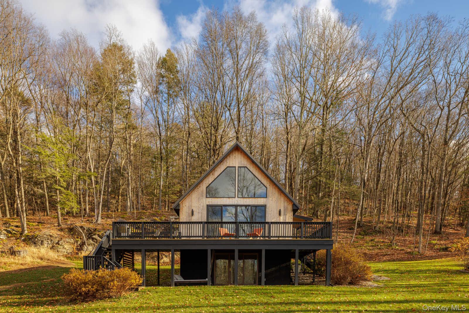 407 White Schoolhouse Road, Rhinebeck, NY 12572