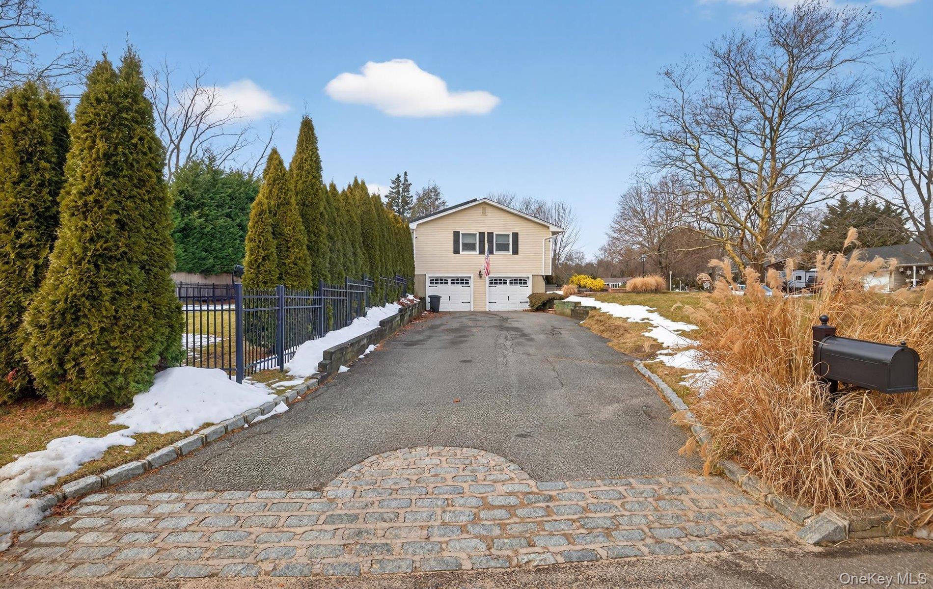 18 Canterbury Lane, Nesconset, NY 11767