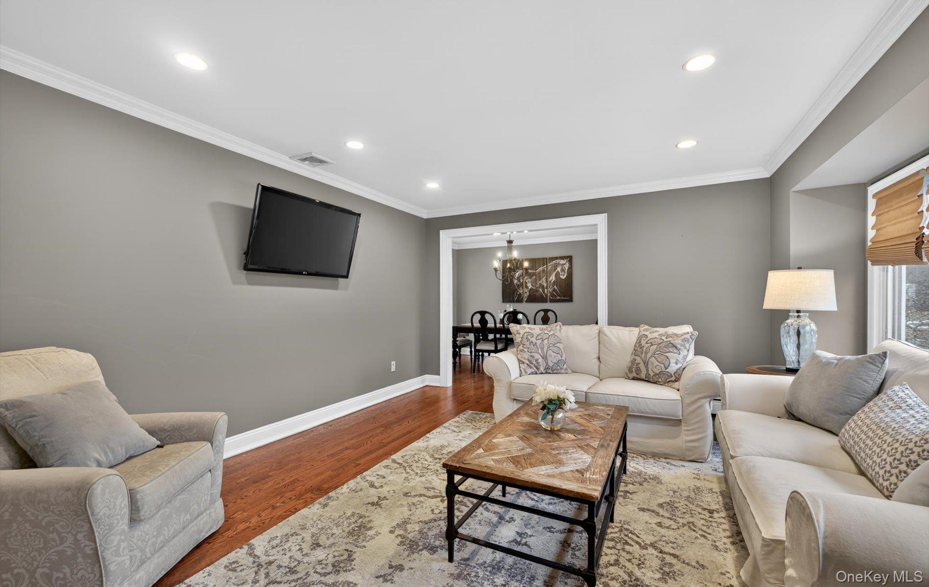 18 Canterbury Lane, Nesconset, NY 11767