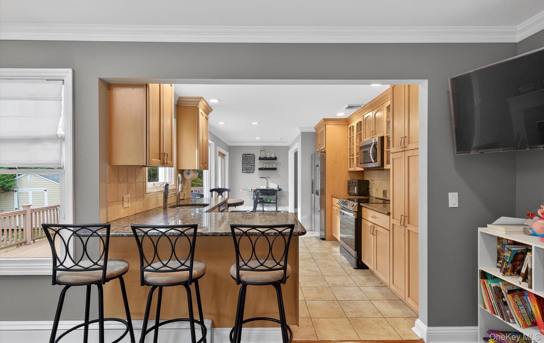 18 Canterbury Lane, Nesconset, NY 11767