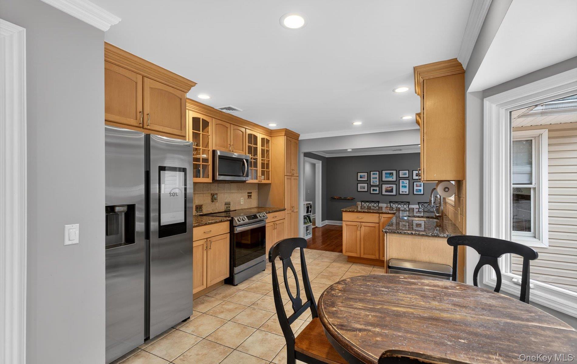 18 Canterbury Lane, Nesconset, NY 11767