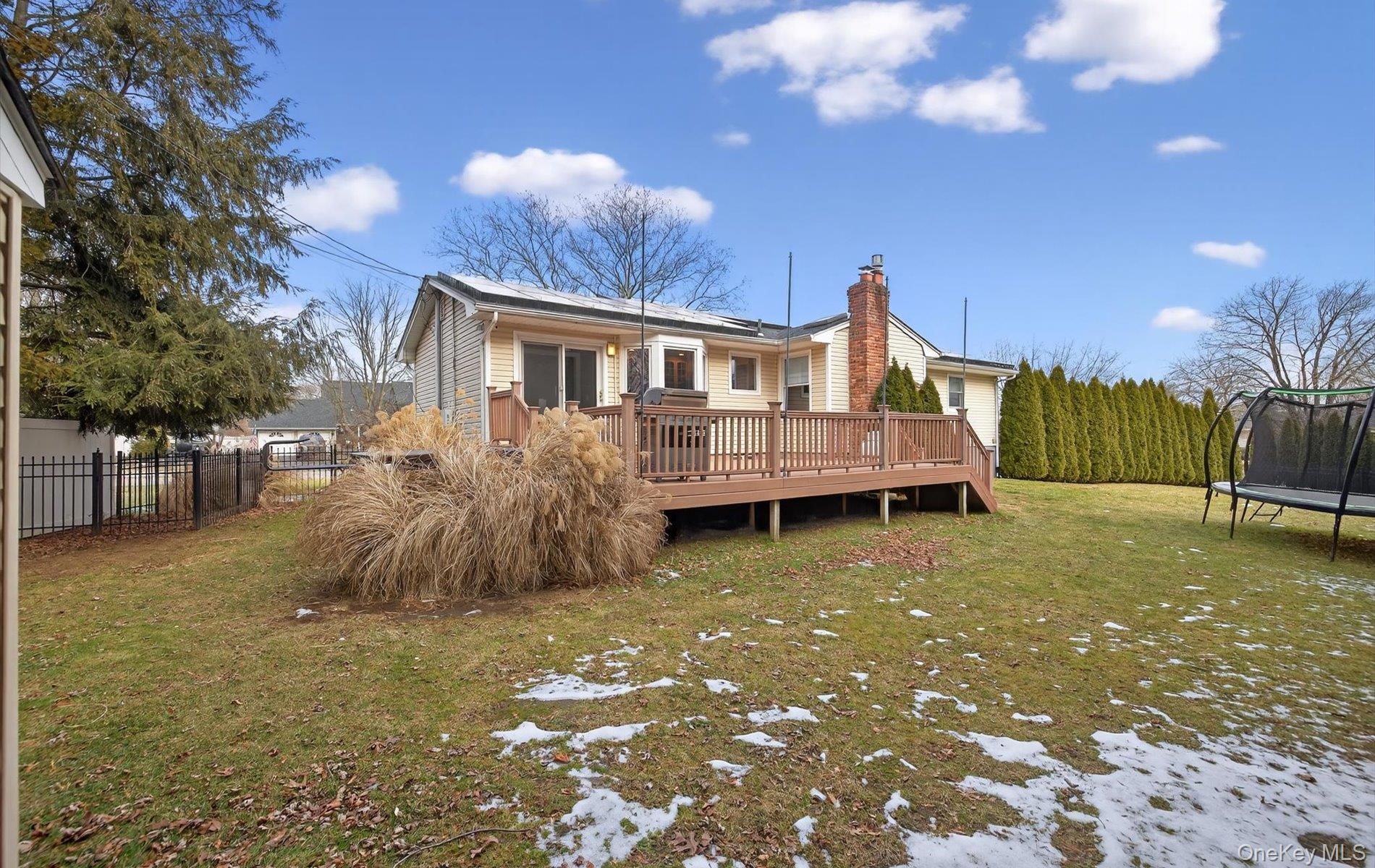 18 Canterbury Lane, Nesconset, NY 11767