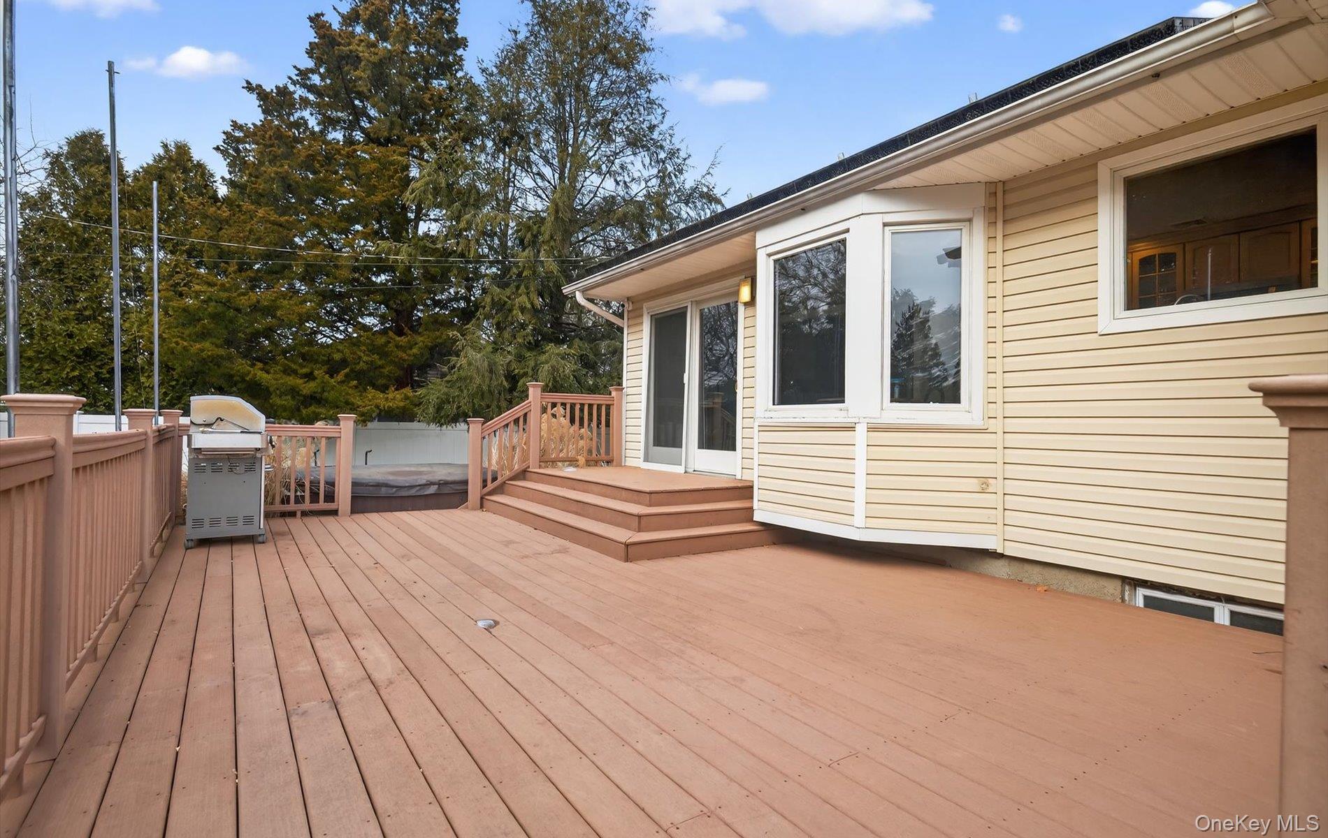 18 Canterbury Lane, Nesconset, NY 11767