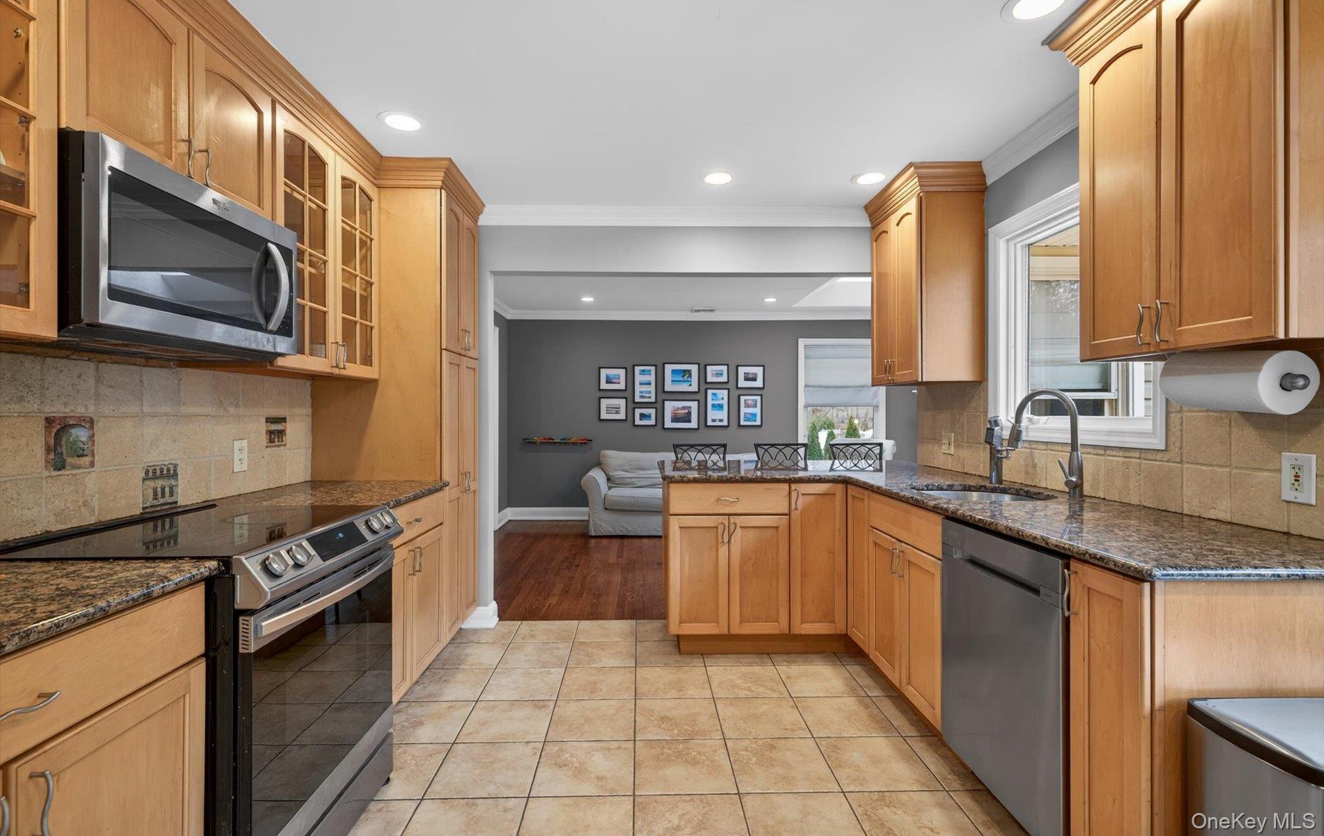 18 Canterbury Lane, Nesconset, NY 11767