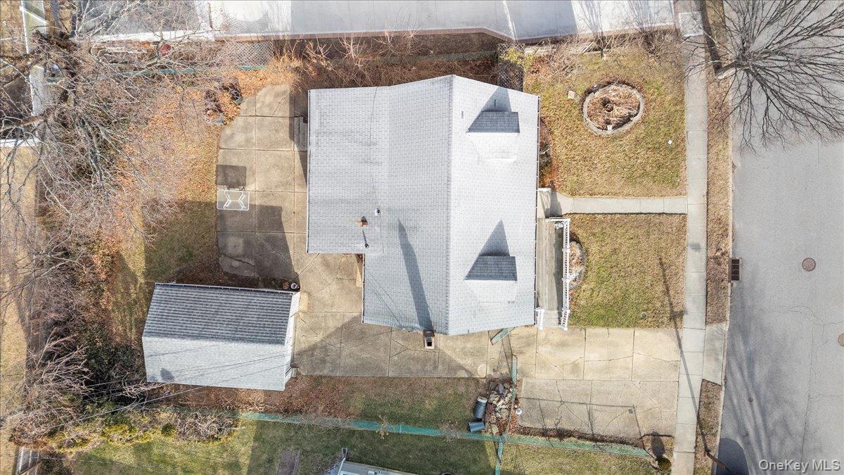 9 Stanford Lane, Hicksville, NY 11801