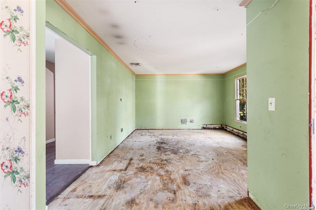 34 Andys Lane, Eastport, NY 11941