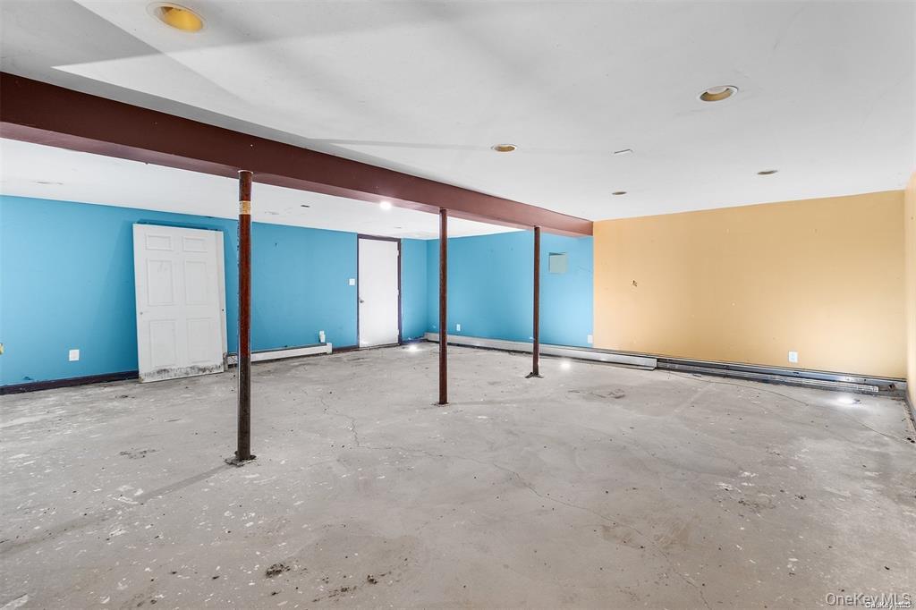 34 Andys Lane, Eastport, NY 11941