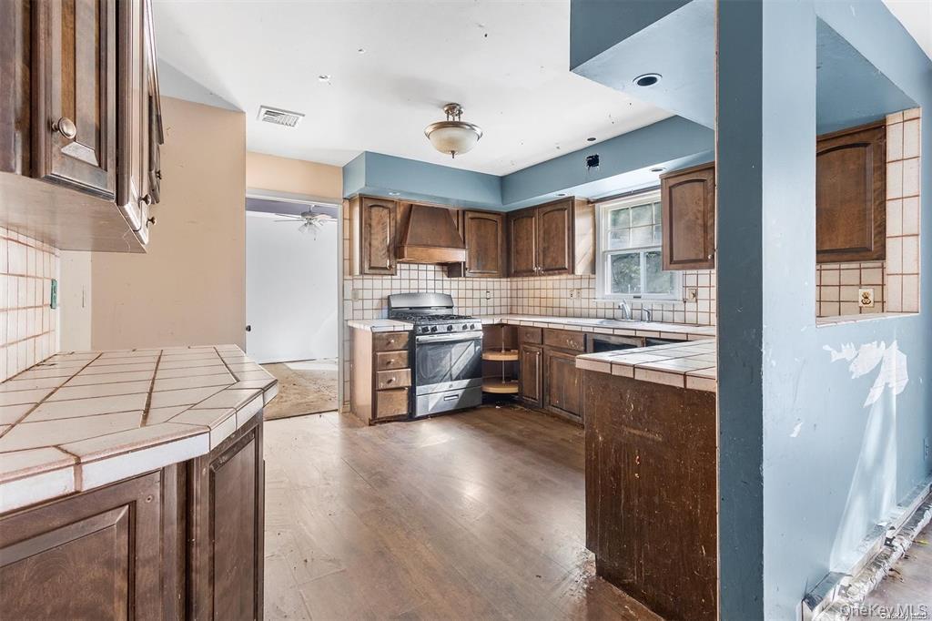 34 Andys Lane, Eastport, NY 11941