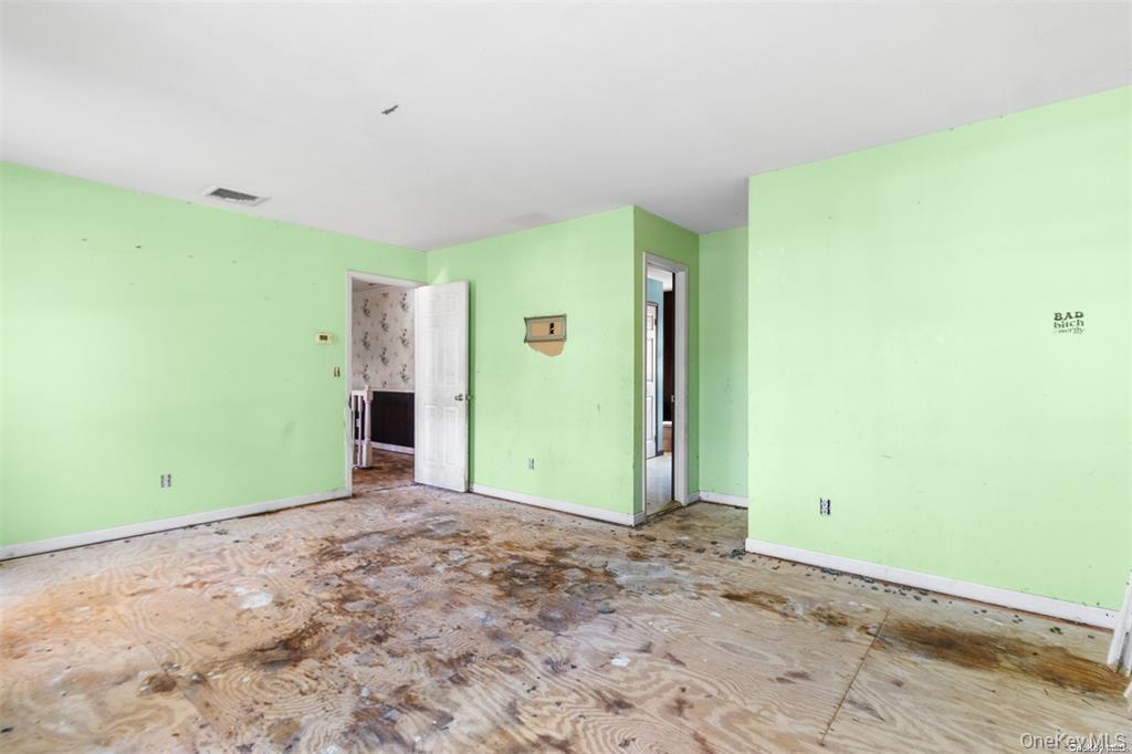 34 Andys Lane, Eastport, NY 11941