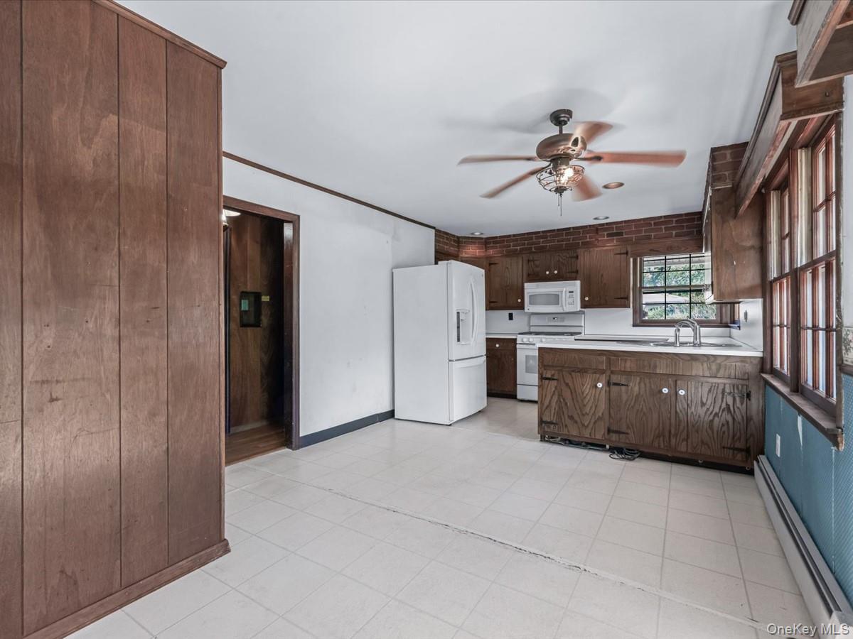 7 Romeo Lane, Commack, NY 11725