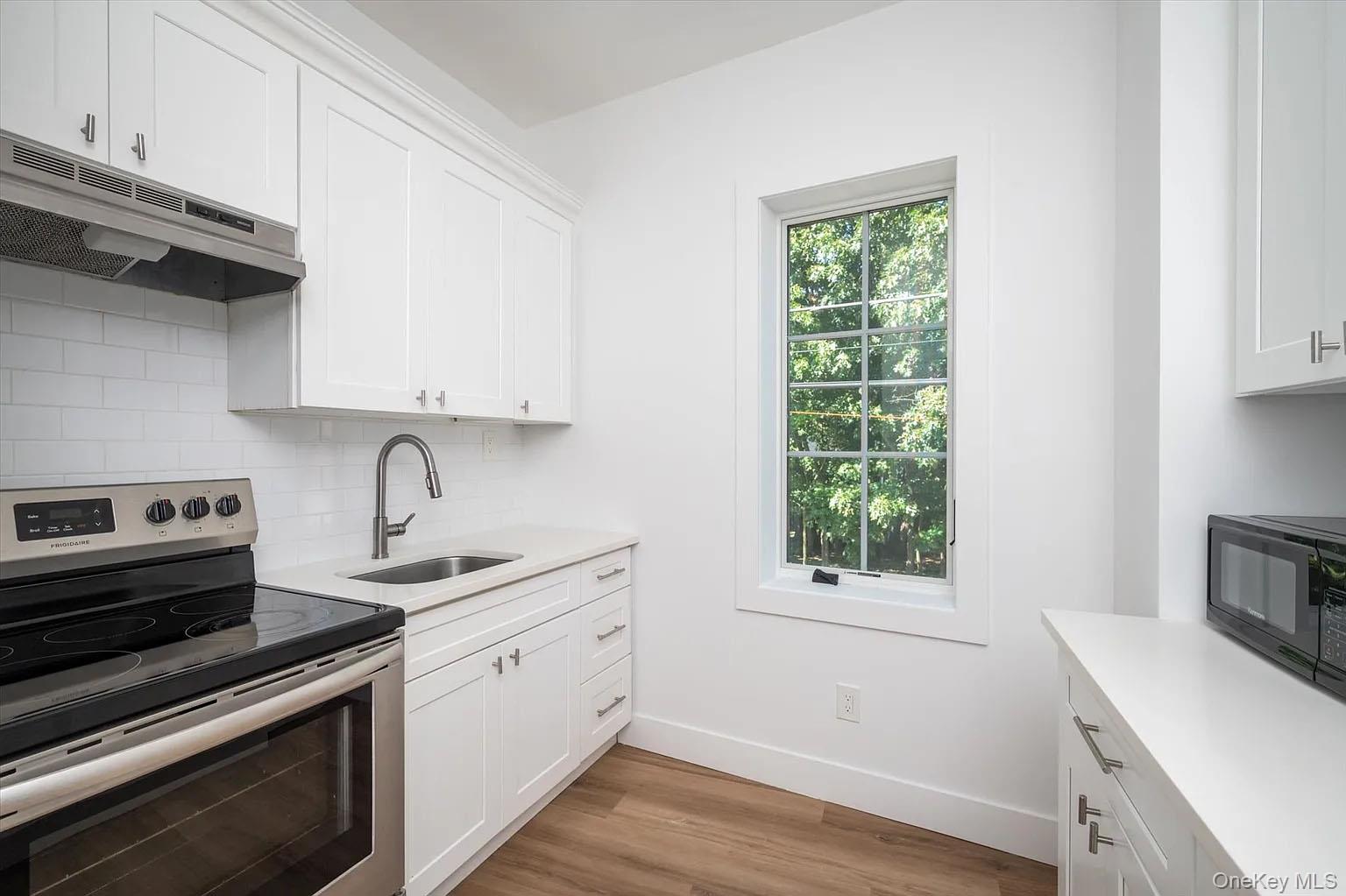 270 Garden Street # b, Roslyn Heights, NY 11577