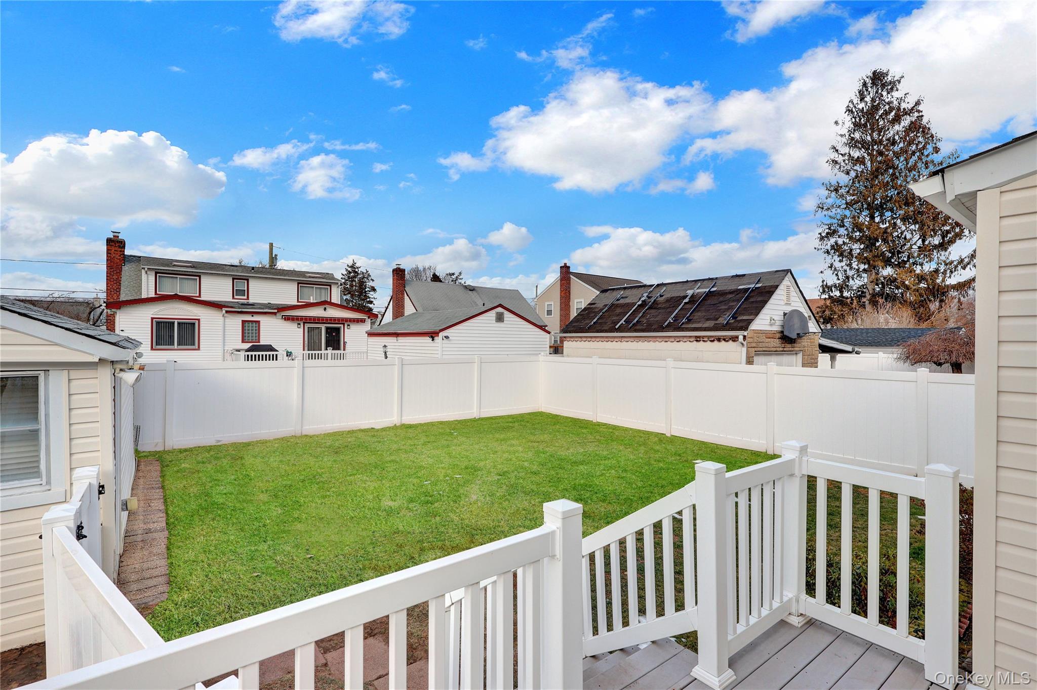 206 9th Street, Hicksville, NY 11801