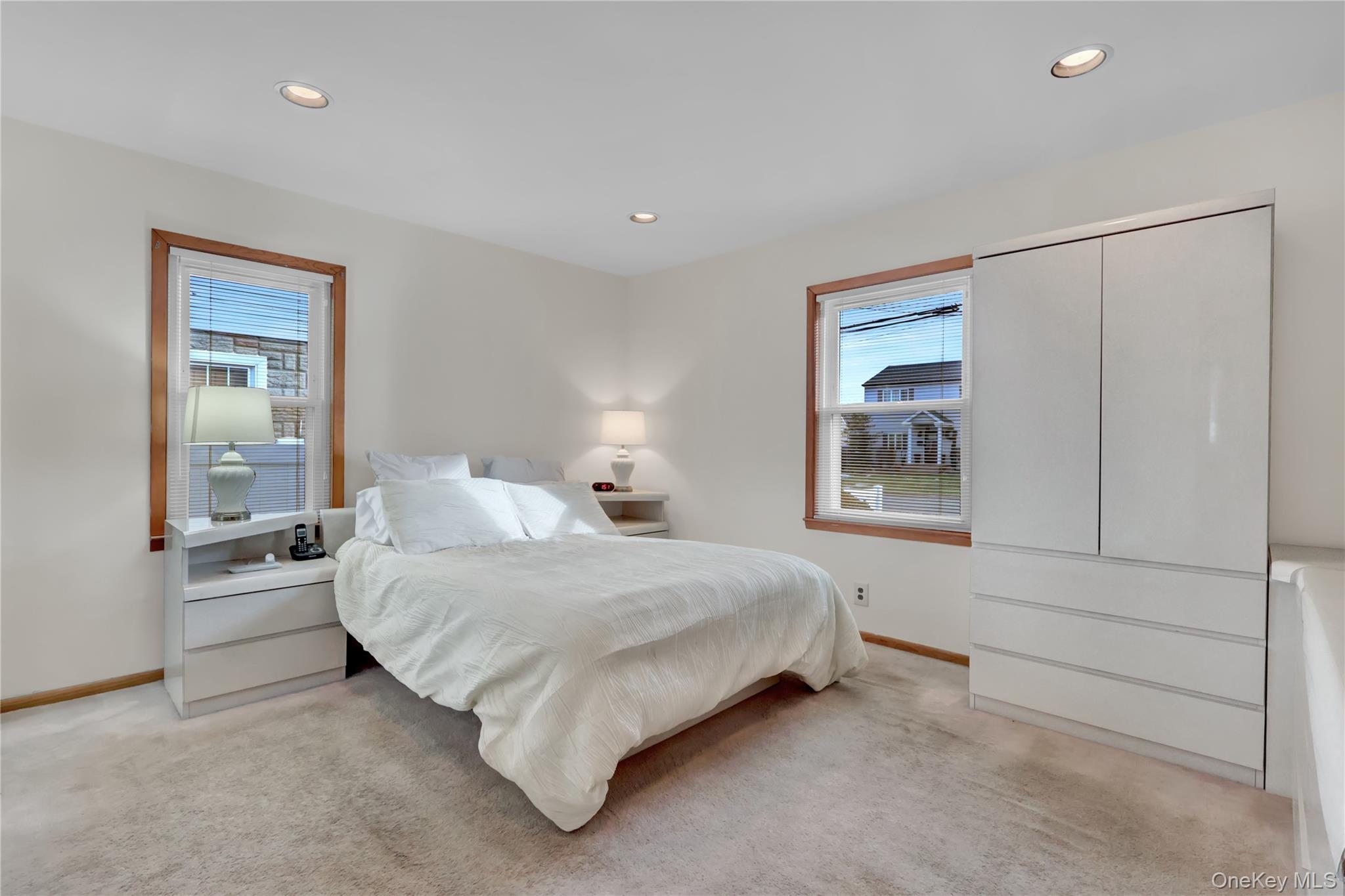 206 9th Street, Hicksville, NY 11801