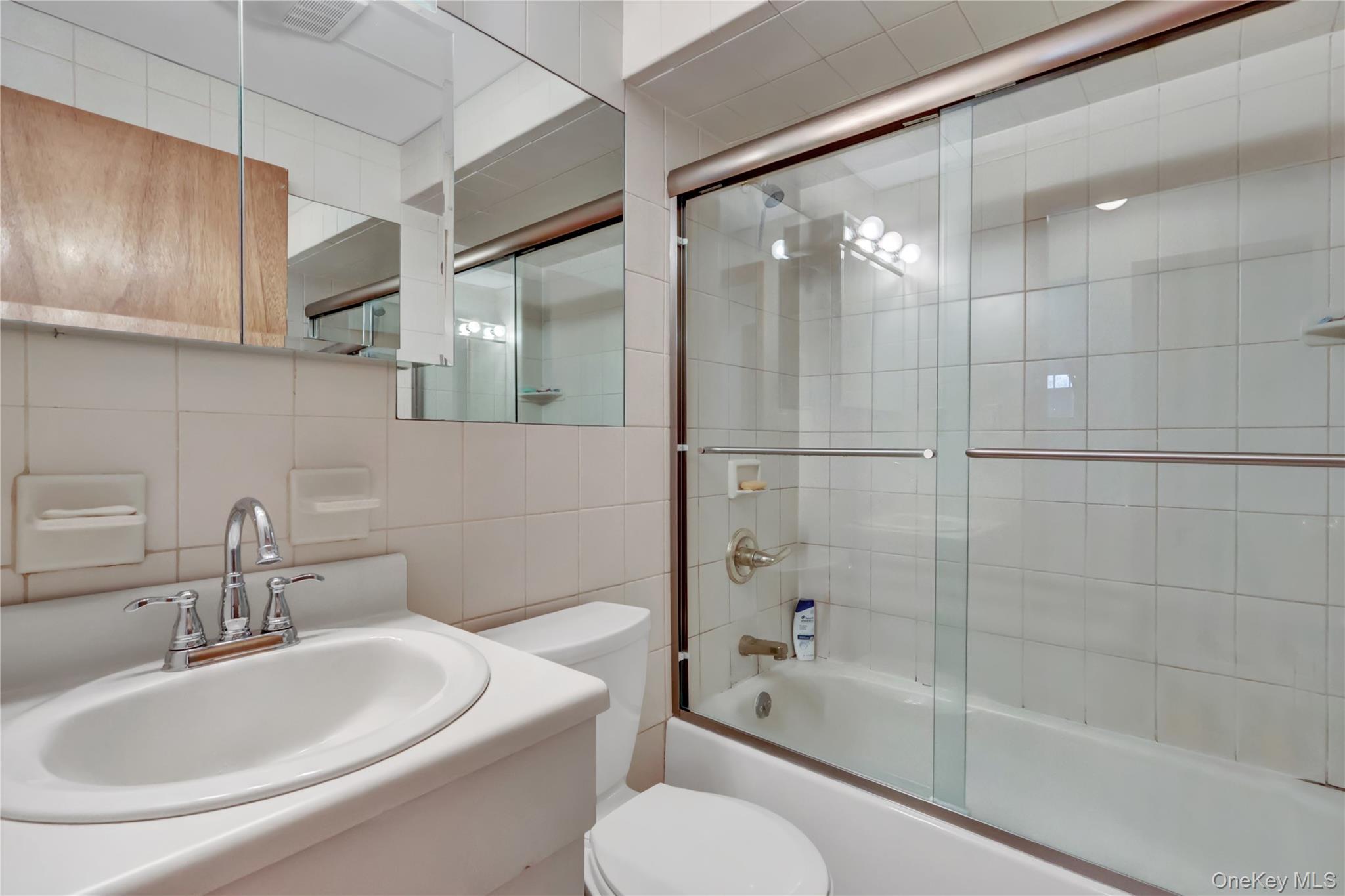 206 9th Street, Hicksville, NY 11801