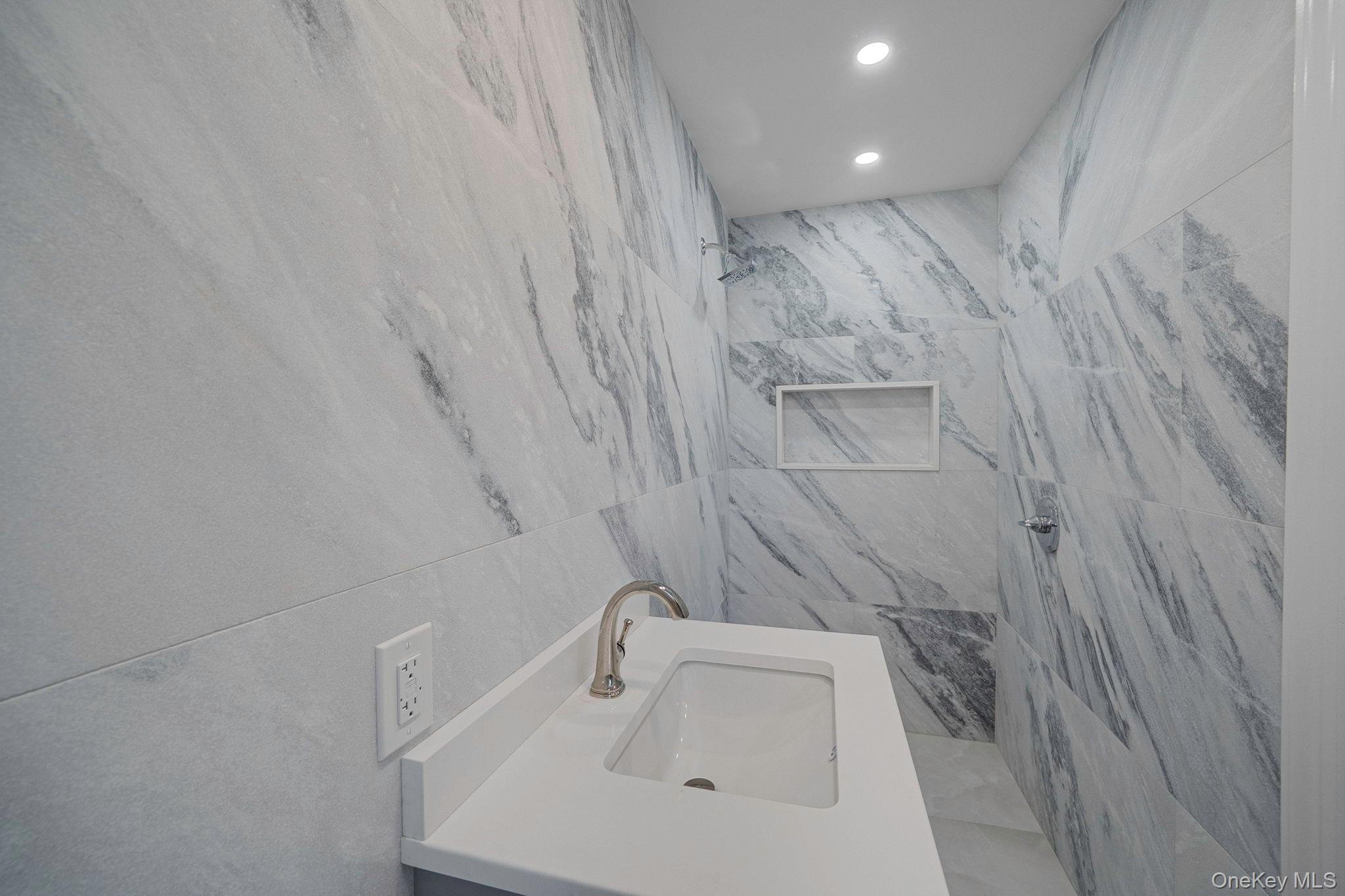 827 Aberdeen Road, Bay Shore, NY 11706