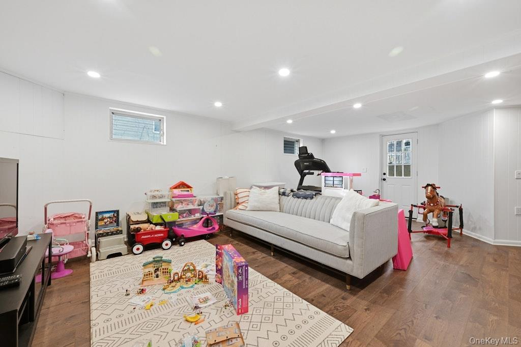 15 School Street, Port Washington, NY 11050