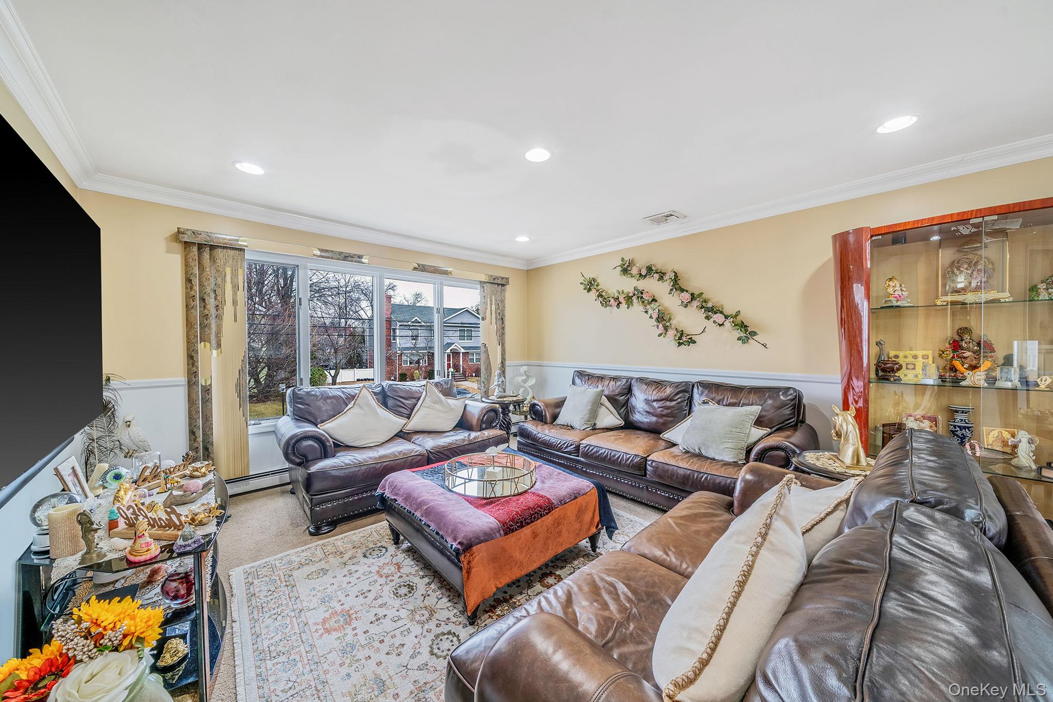 105 Arlington Street, Mineola, NY 11501