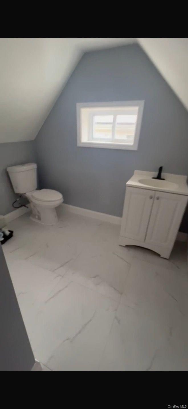 27 Brook Avenue, Bay Shore, NY 11706