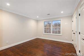 11 Evelyn Court, Syosset, NY 11791