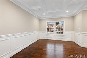 11 Evelyn Court, Syosset, NY 11791