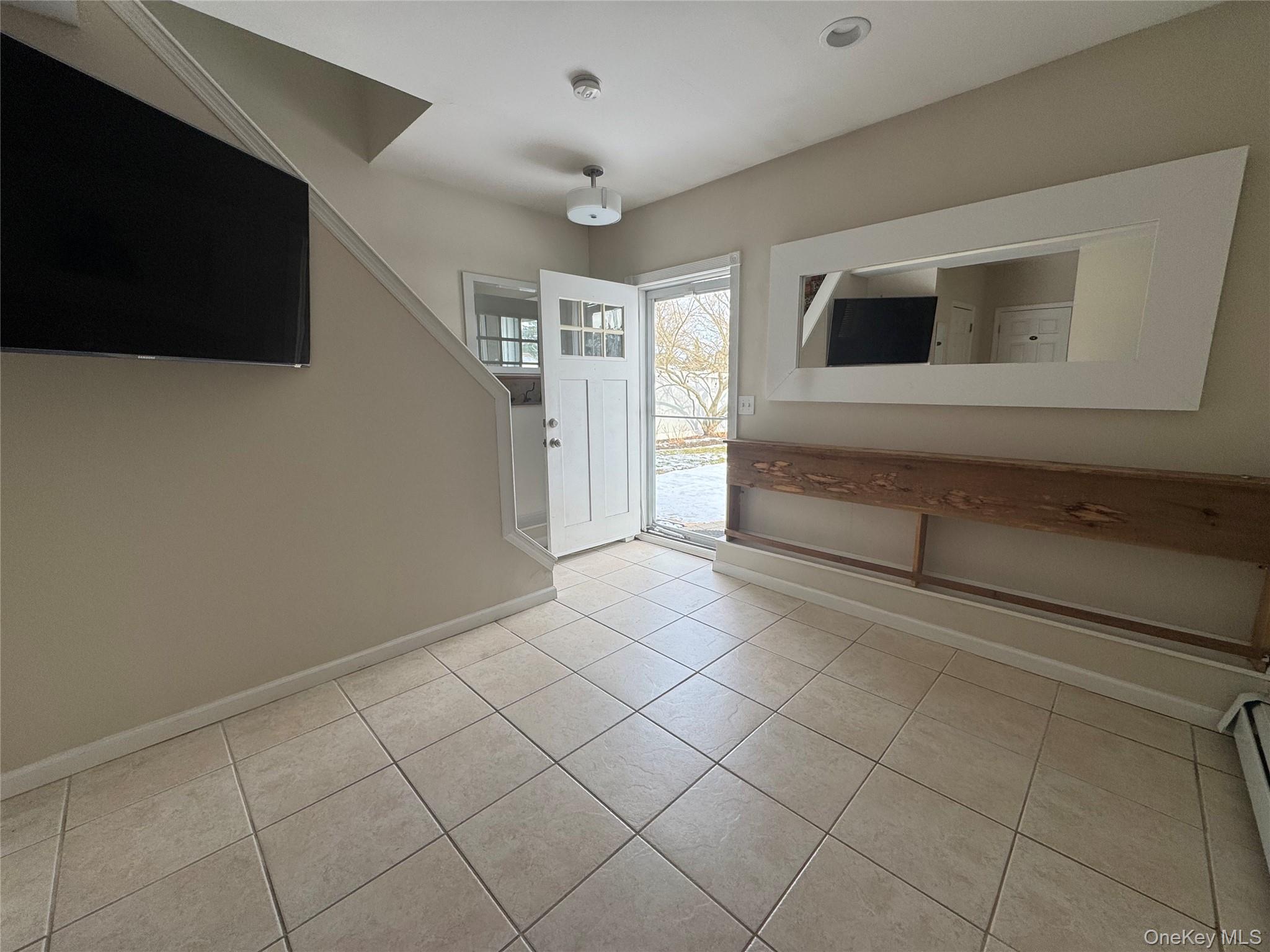 25 Gardners Lane # A, Hampton Bays, NY 11946