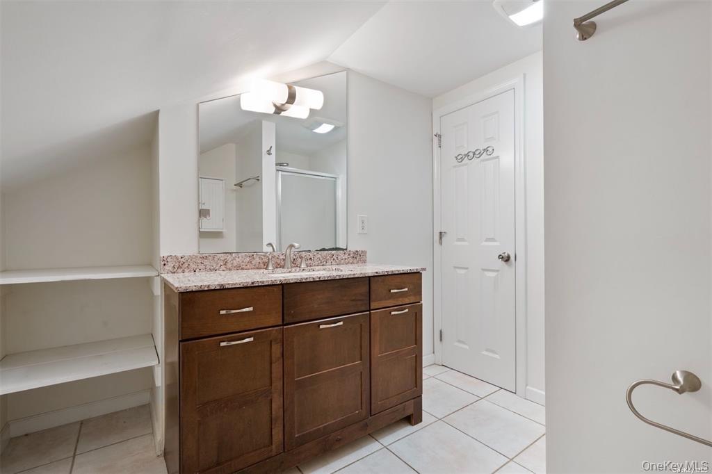 25 Gardners Lane # A, Hampton Bays, NY 11946