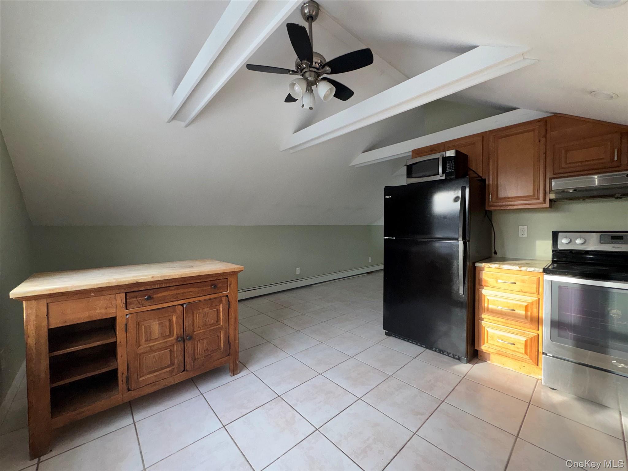 25 Gardners Lane # A, Hampton Bays, NY 11946