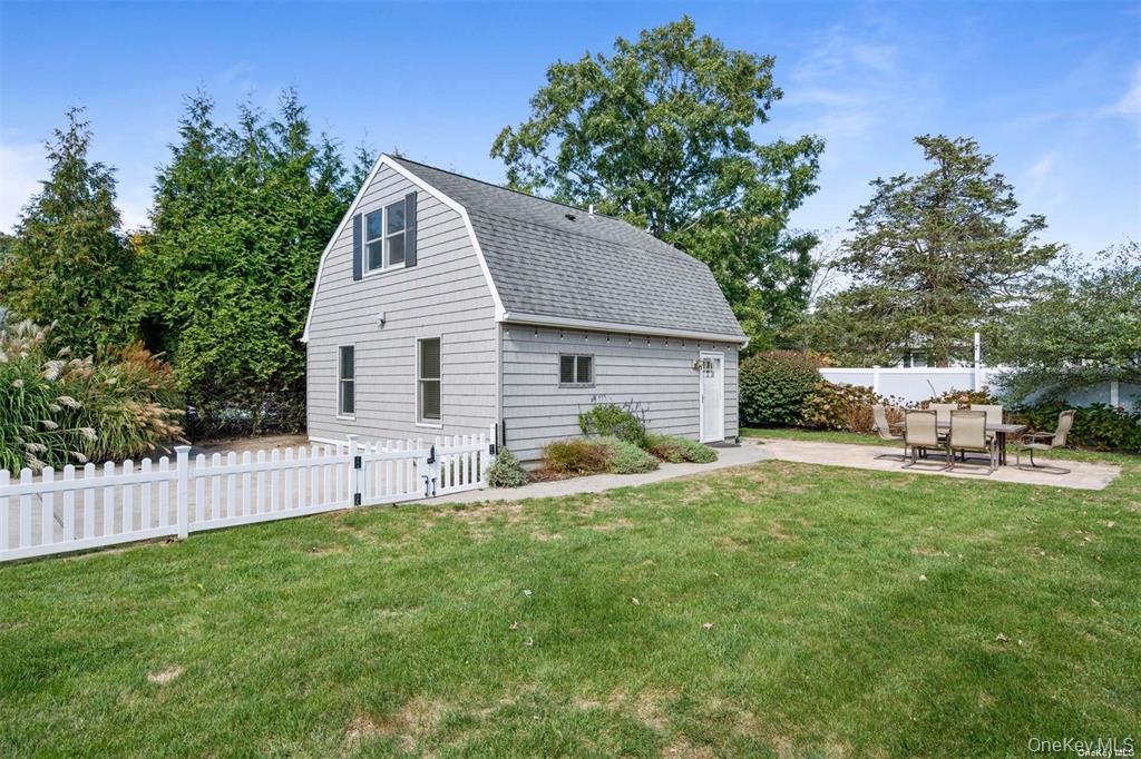 25 Gardners Lane # A, Hampton Bays, NY 11946