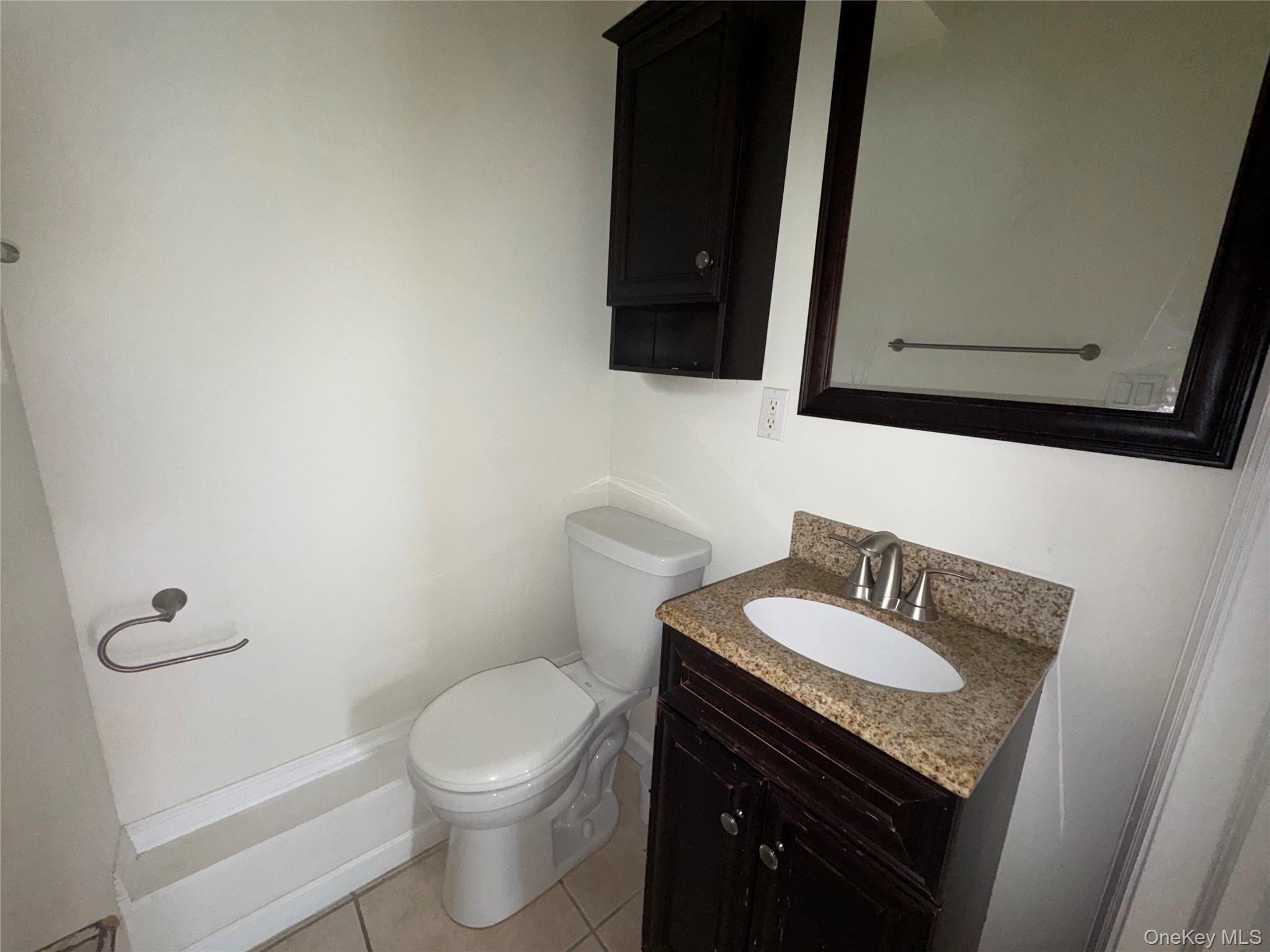 25 Gardners Lane # A, Hampton Bays, NY 11946