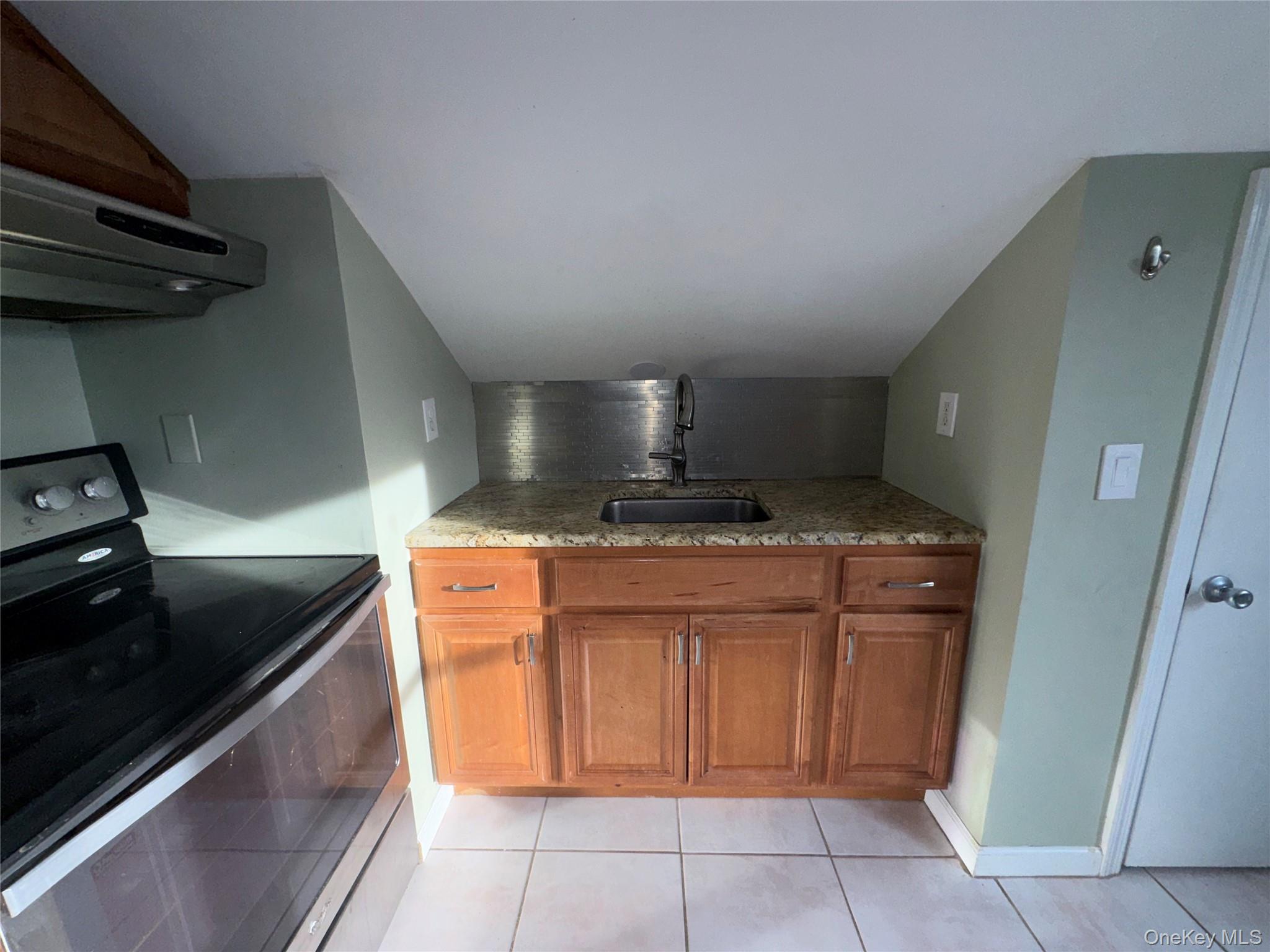 25 Gardners Lane # A, Hampton Bays, NY 11946