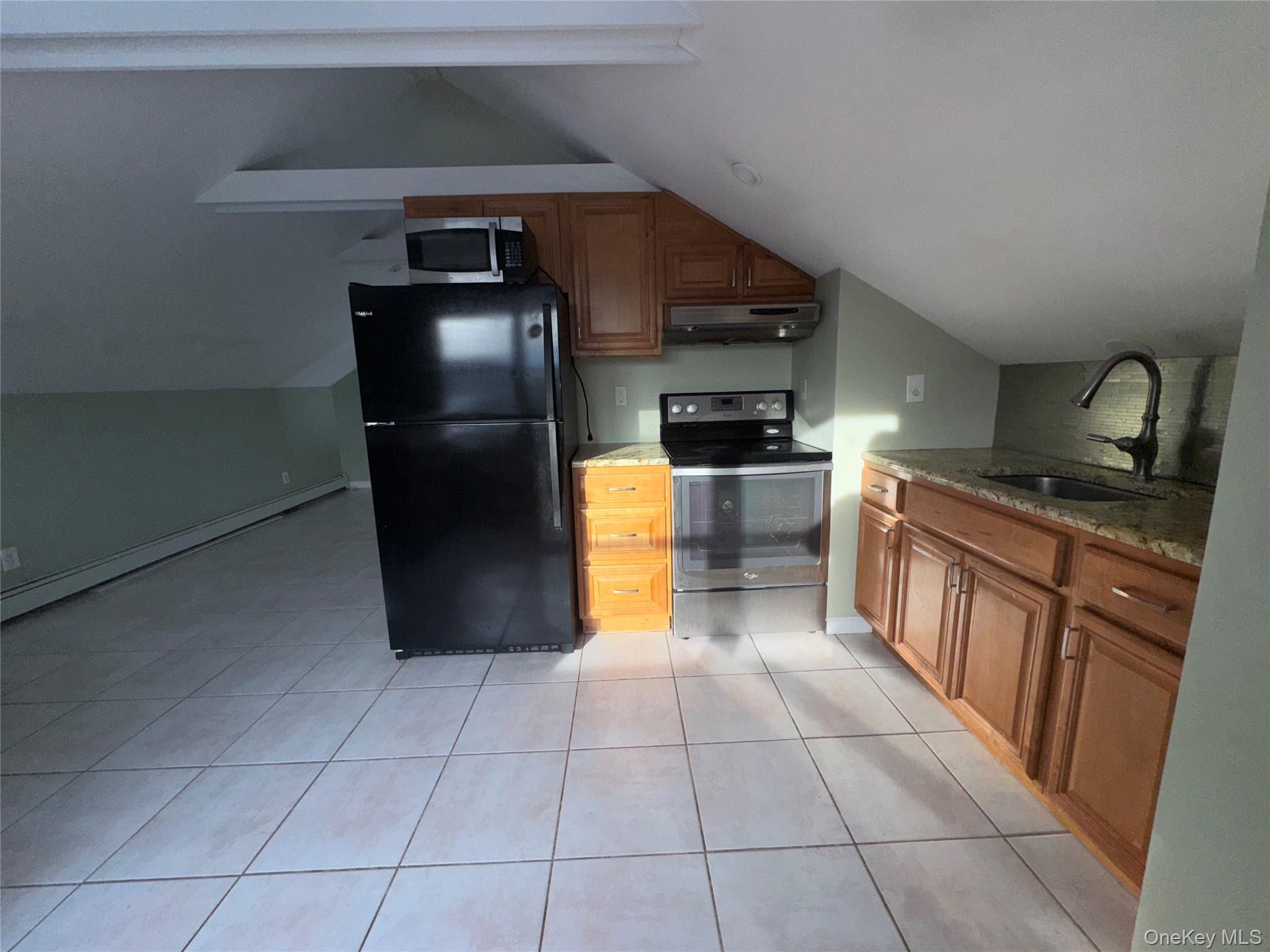 25 Gardners Lane # A, Hampton Bays, NY 11946