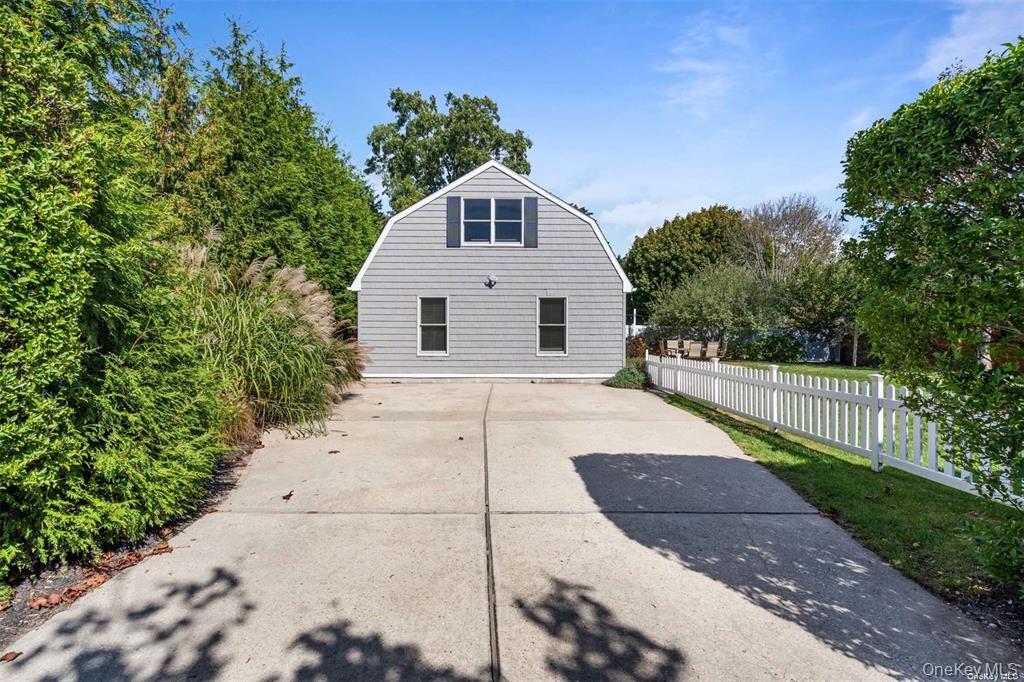 25 Gardners Lane # A, Hampton Bays, NY 11946